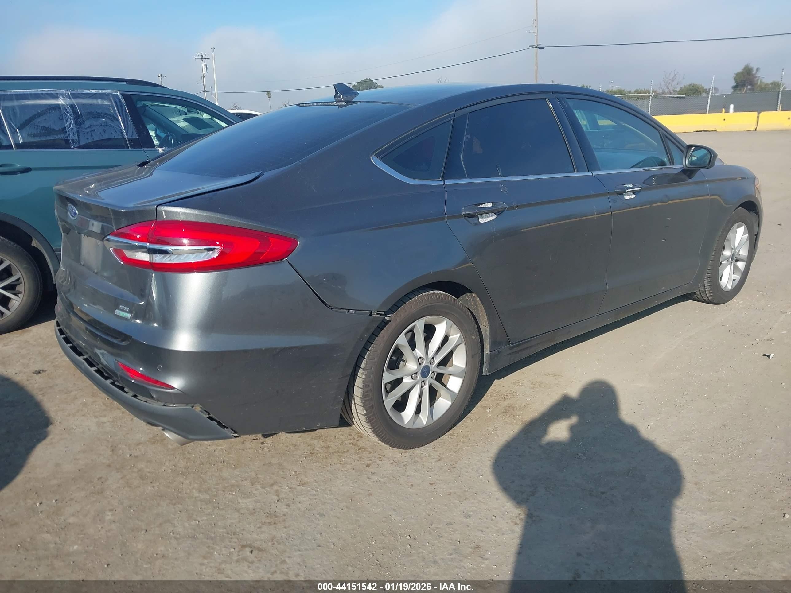 2019 Ford Fusion VIN 3FA6P0HD5KR177701 IAAI salvage auction — Rear End, Salvage (California), sold $1,625 on 2026-07-06 (photo 4)