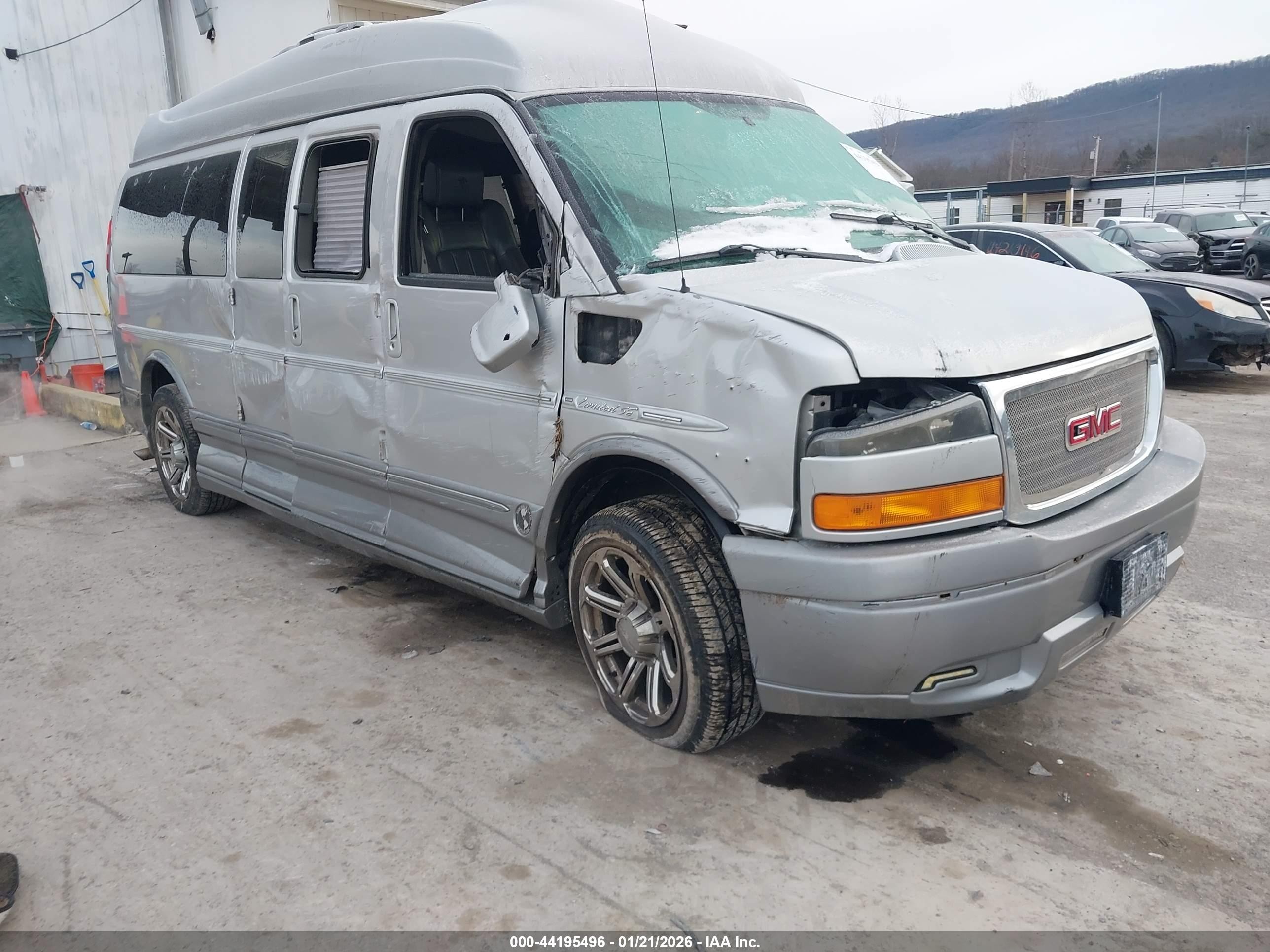 2014 GMC Savana 2500 VIN 1GDW7LCGXE1112172 — IAAI salvage auction photo