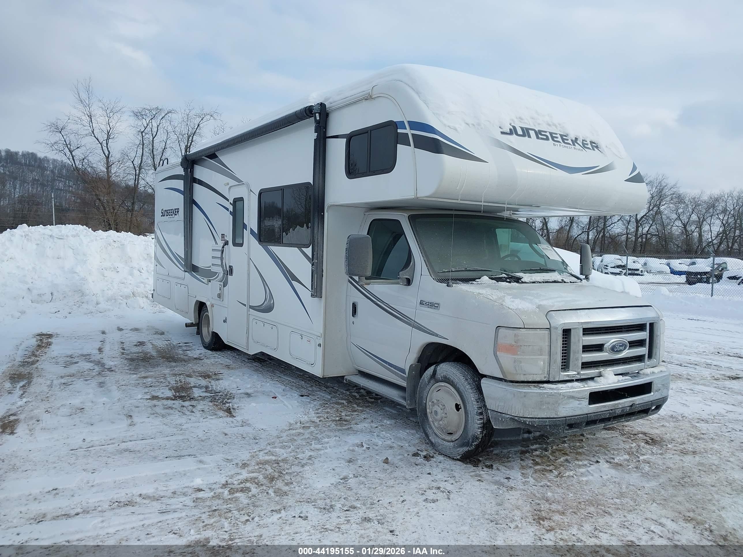 2018 Ford E-450 VIN 1FDXE4FS4JDC40366 — IAAI salvage auction photo
