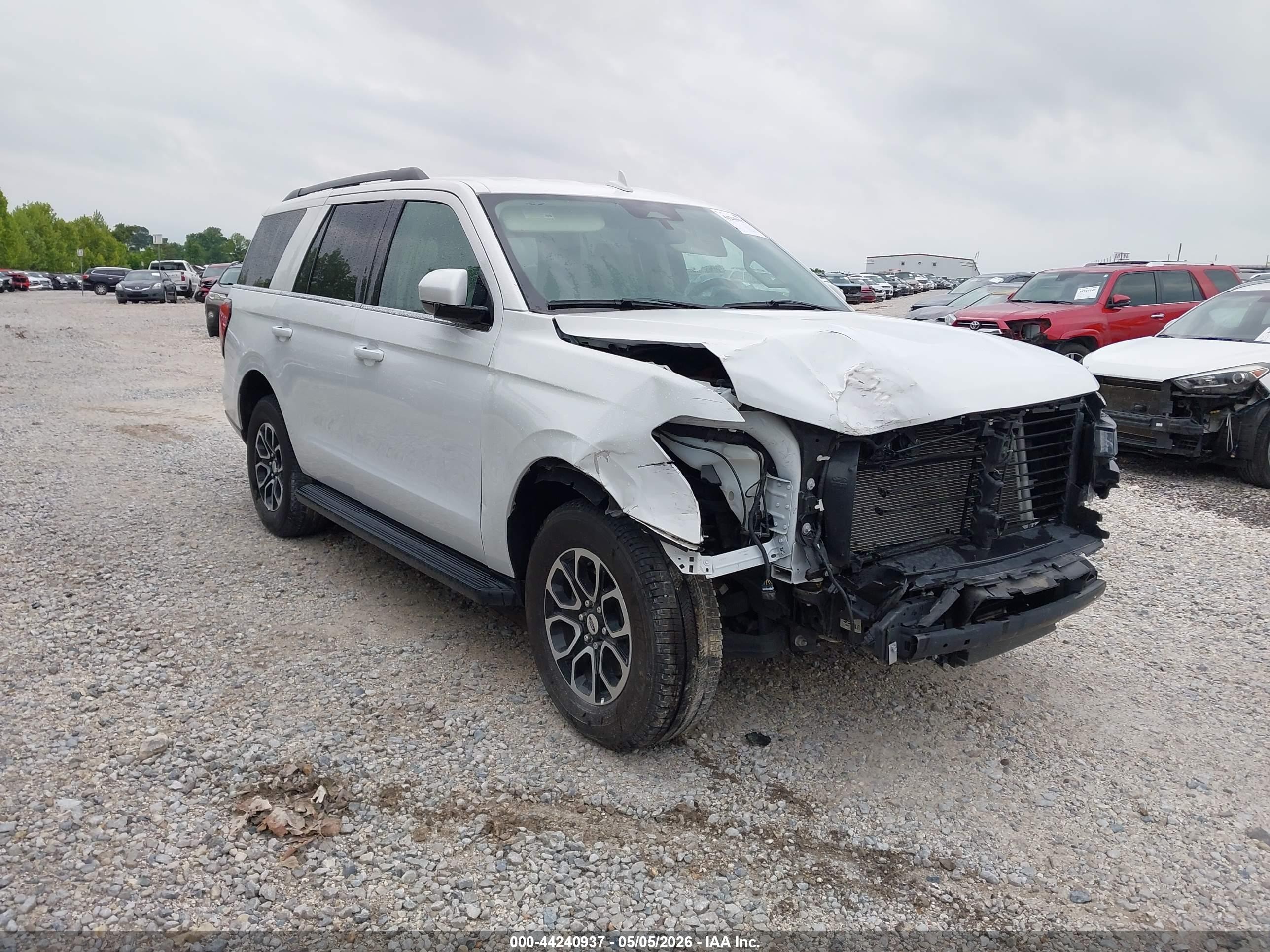 2024 Ford Expedition VIN 1FMJU1J87REA94666 — IAAI salvage auction photo