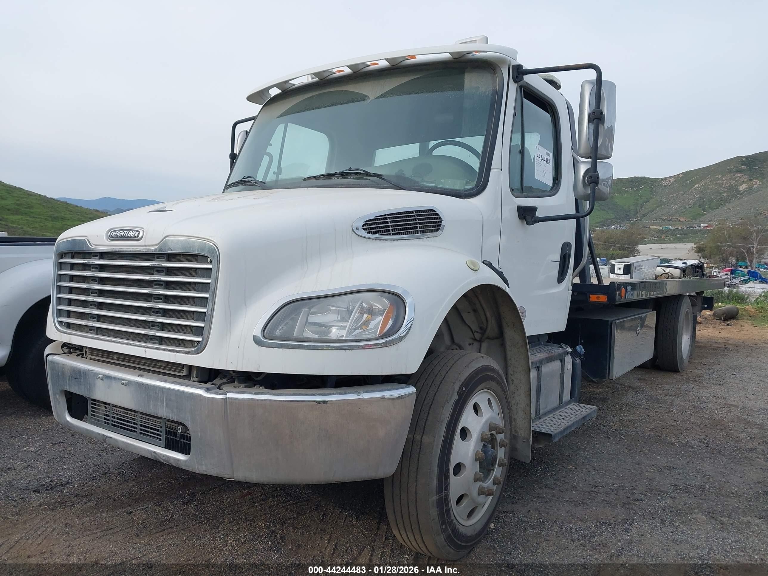 2018 VIN 1FVACWFC7JHJS8033 IAAI salvage auction — Unknown, Clear (California), sold $29,150 on 2026-08-19 (photo 2)