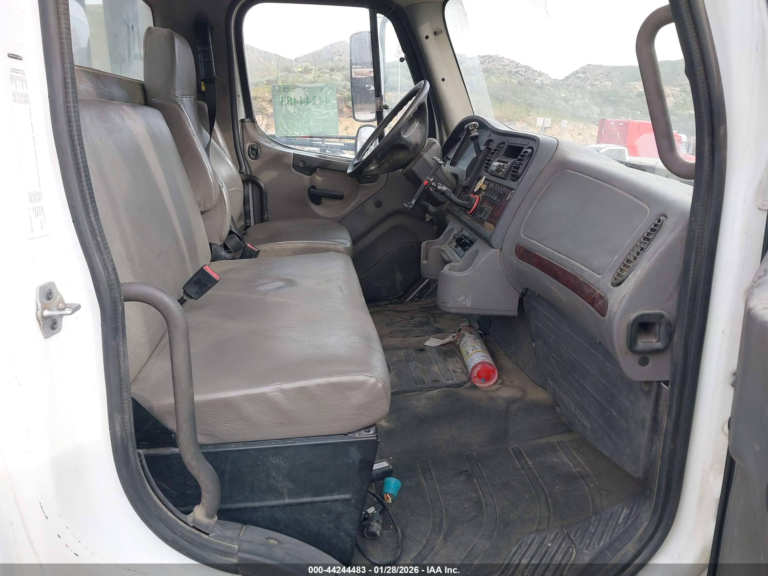 2018 VIN 1FVACWFC7JHJS8033 IAAI salvage auction — Unknown, Clear (California), sold $29,150 on 2026-08-19 (photo 7)