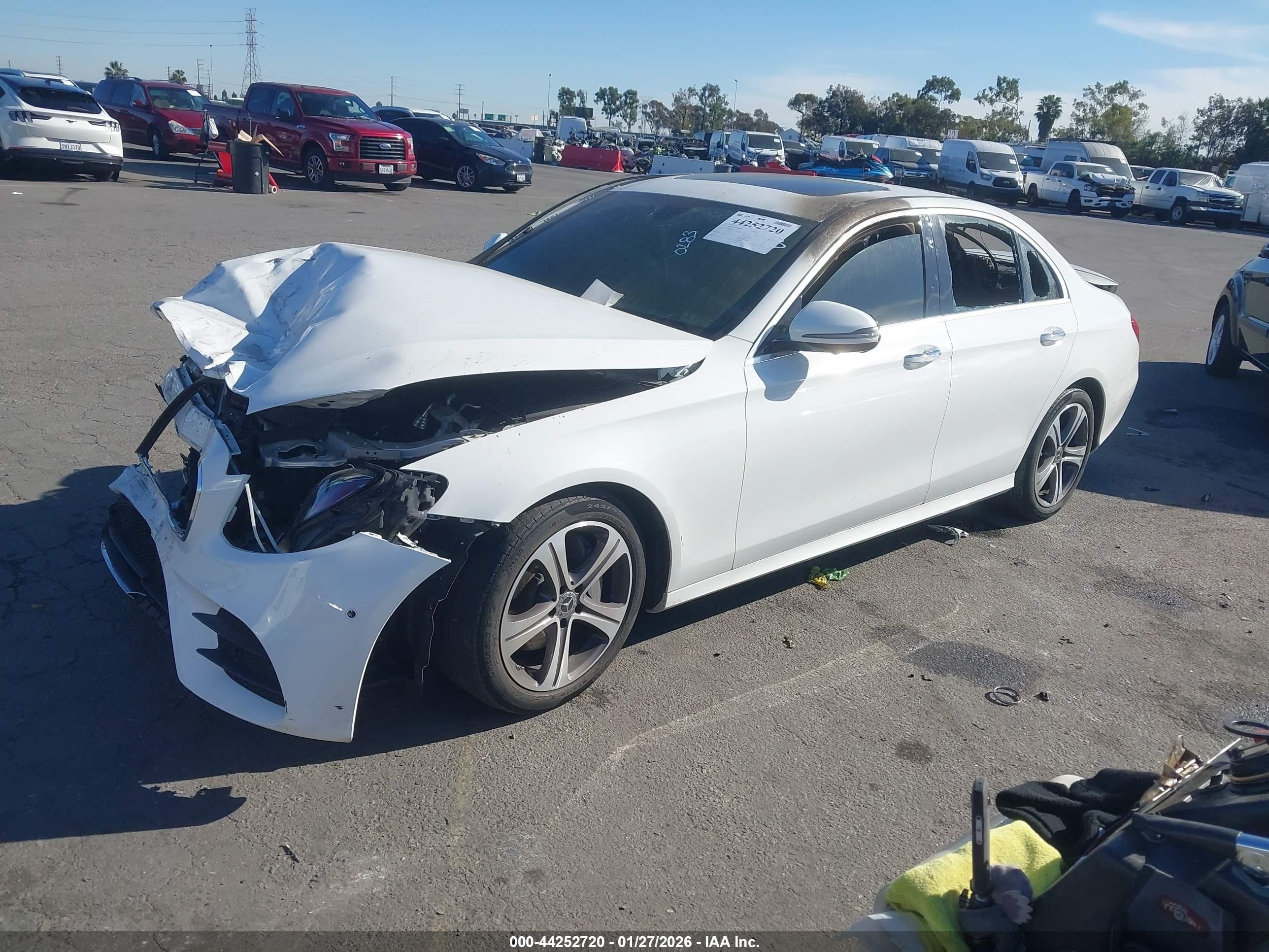 2020 Mercedes-benz E-klasse VIN WDDZF8DB5LA717899 IAAI salvage auction — Burn, Salvage (Arizona), sold $1,700 on 2026-09-02 (photo 2)