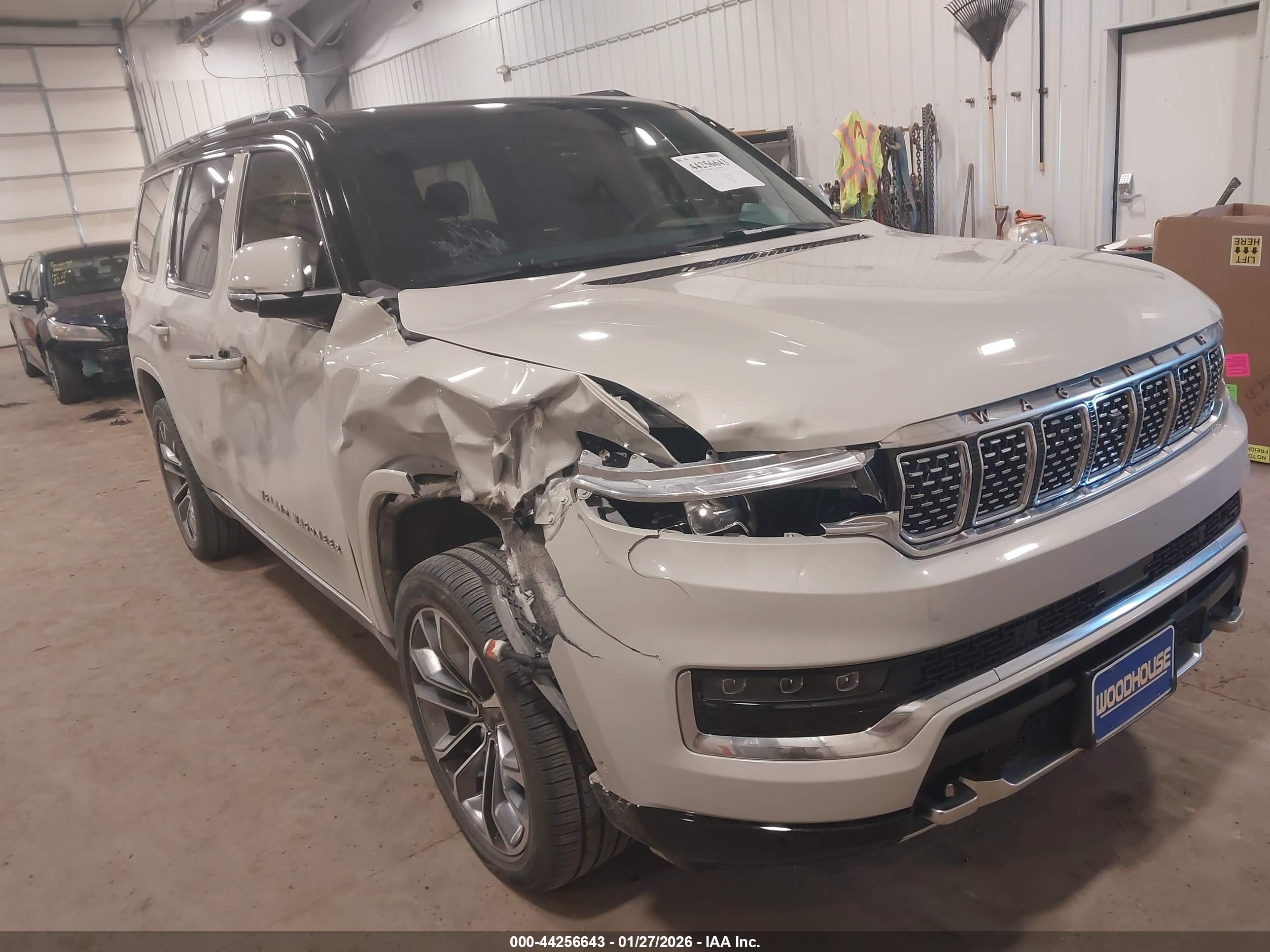 2022 Jeep Grand Wagoneer VIN 1C4SJVGJ8NS195939 — IAAI salvage auction photo