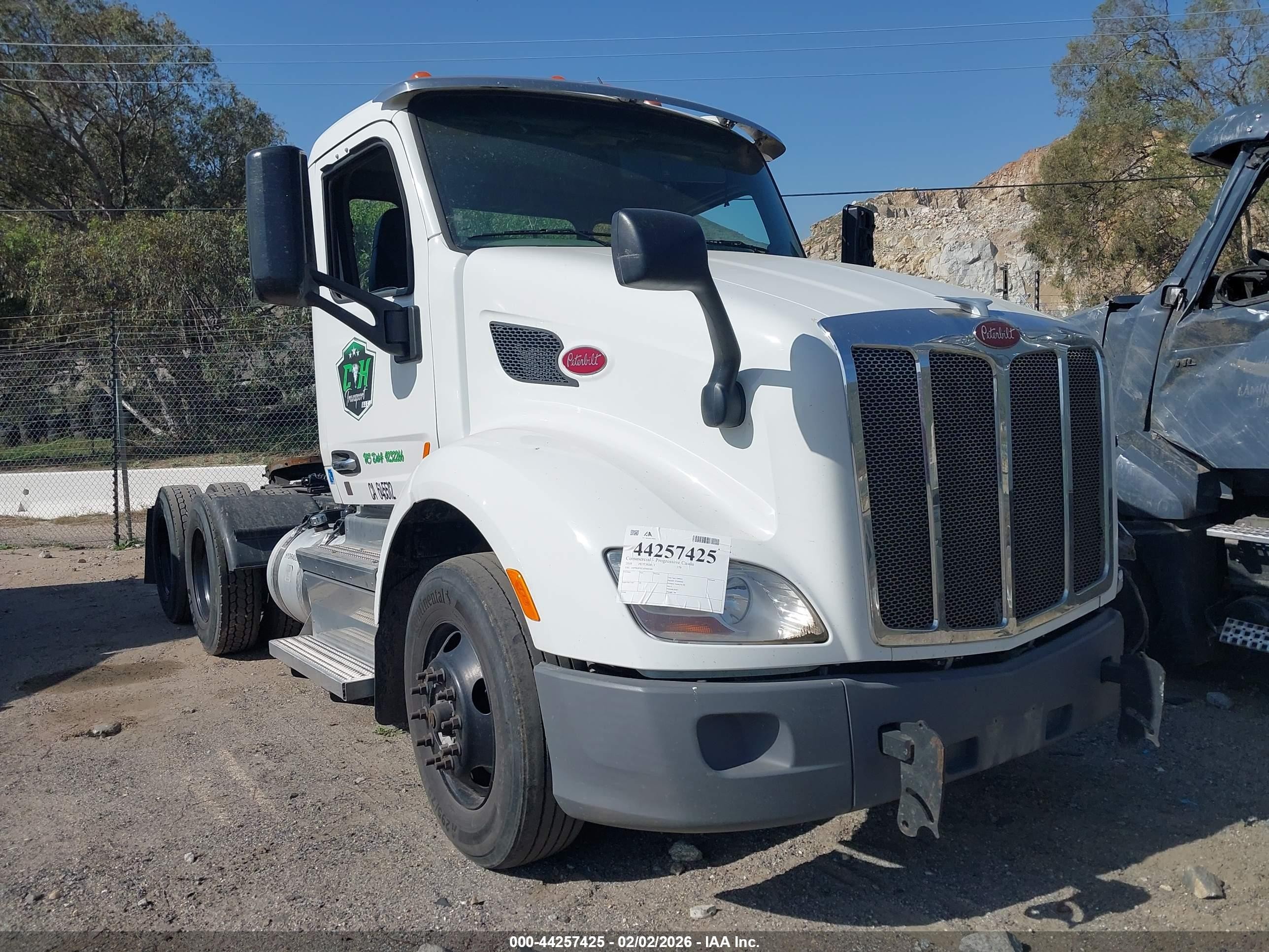 2018 Peterbilt 579 VIN 1XPBDP9X3JD441684 — IAAI salvage auction photo