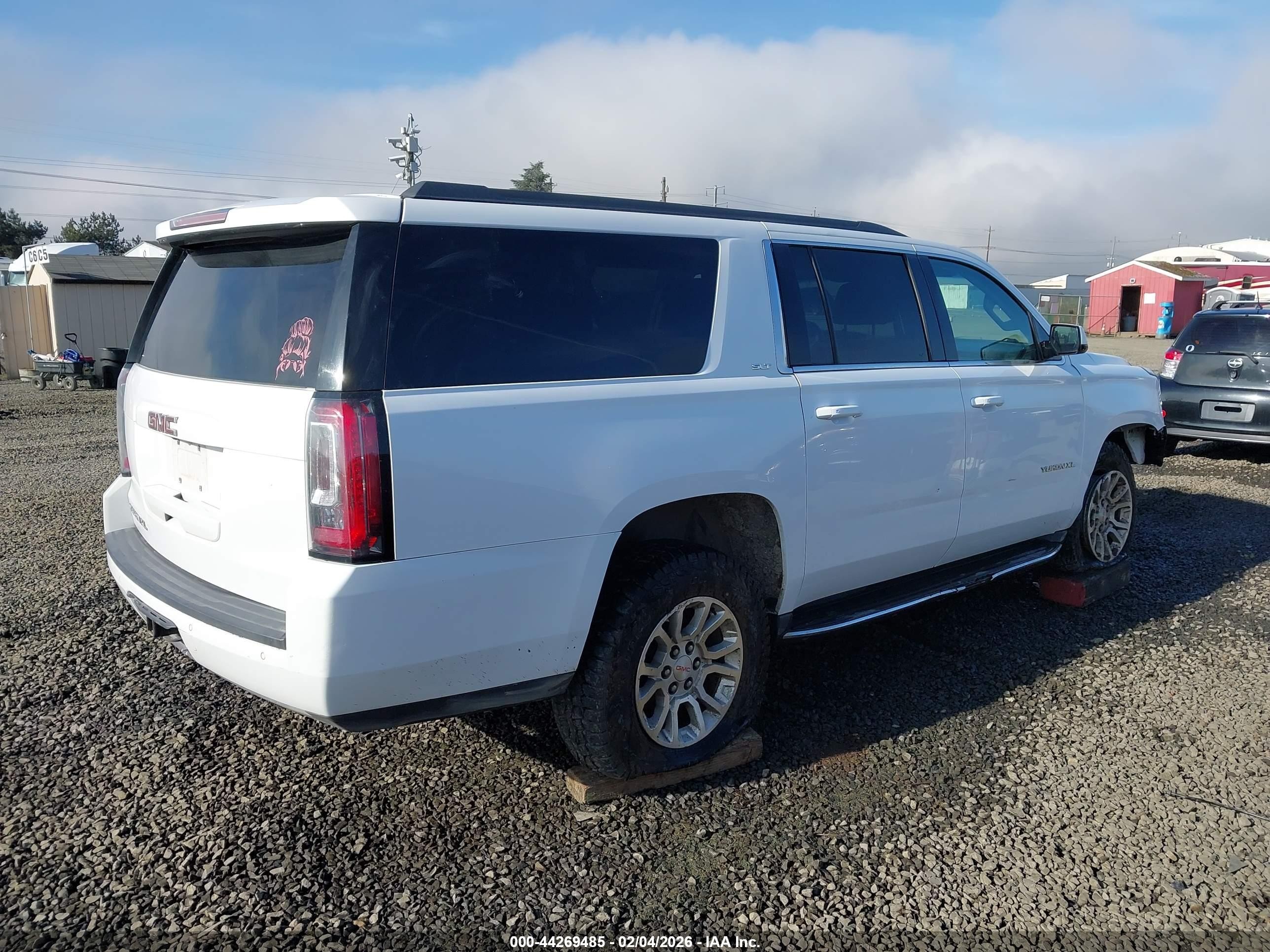 2019 Gmc Yukon VIN 1GKS2GKC2KR289548 IAAI salvage auction — Side, Salvage (Oregon), sold $8,225 on 2026-03-30 (photo 4)