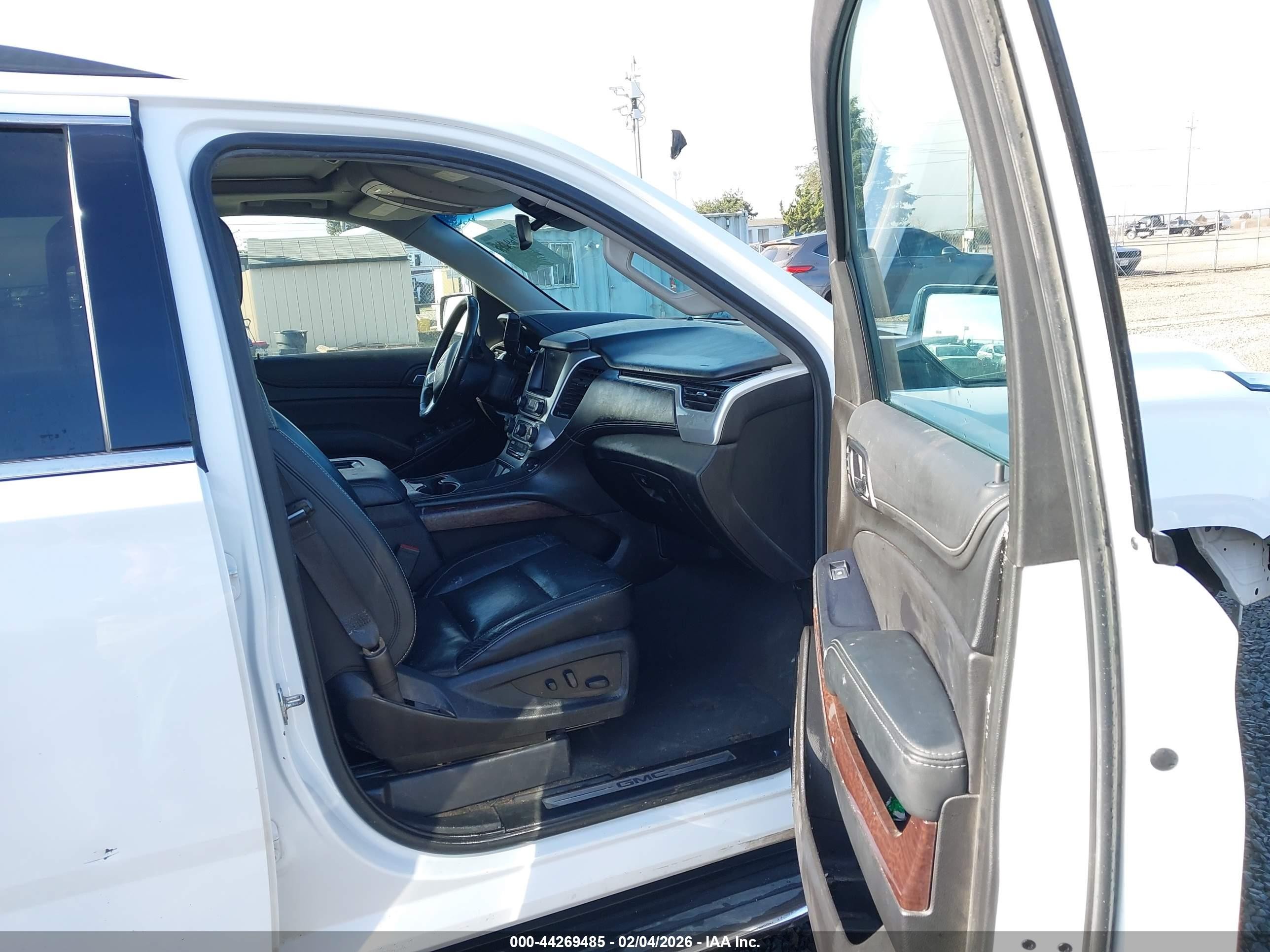 2019 Gmc Yukon VIN 1GKS2GKC2KR289548 IAAI salvage auction — Side, Salvage (Oregon), sold $8,225 on 2026-03-30 (photo 5)