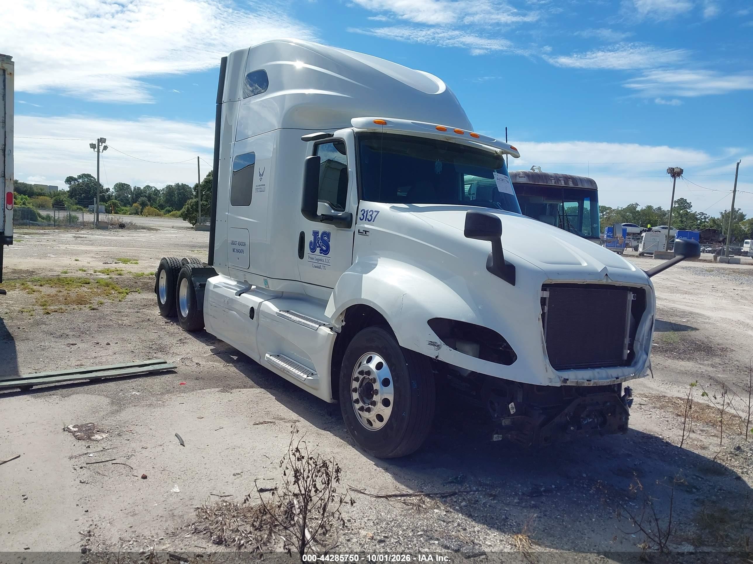 2019 International LT VIN 3HSDZAPR1KN433975 — IAAI salvage auction photo