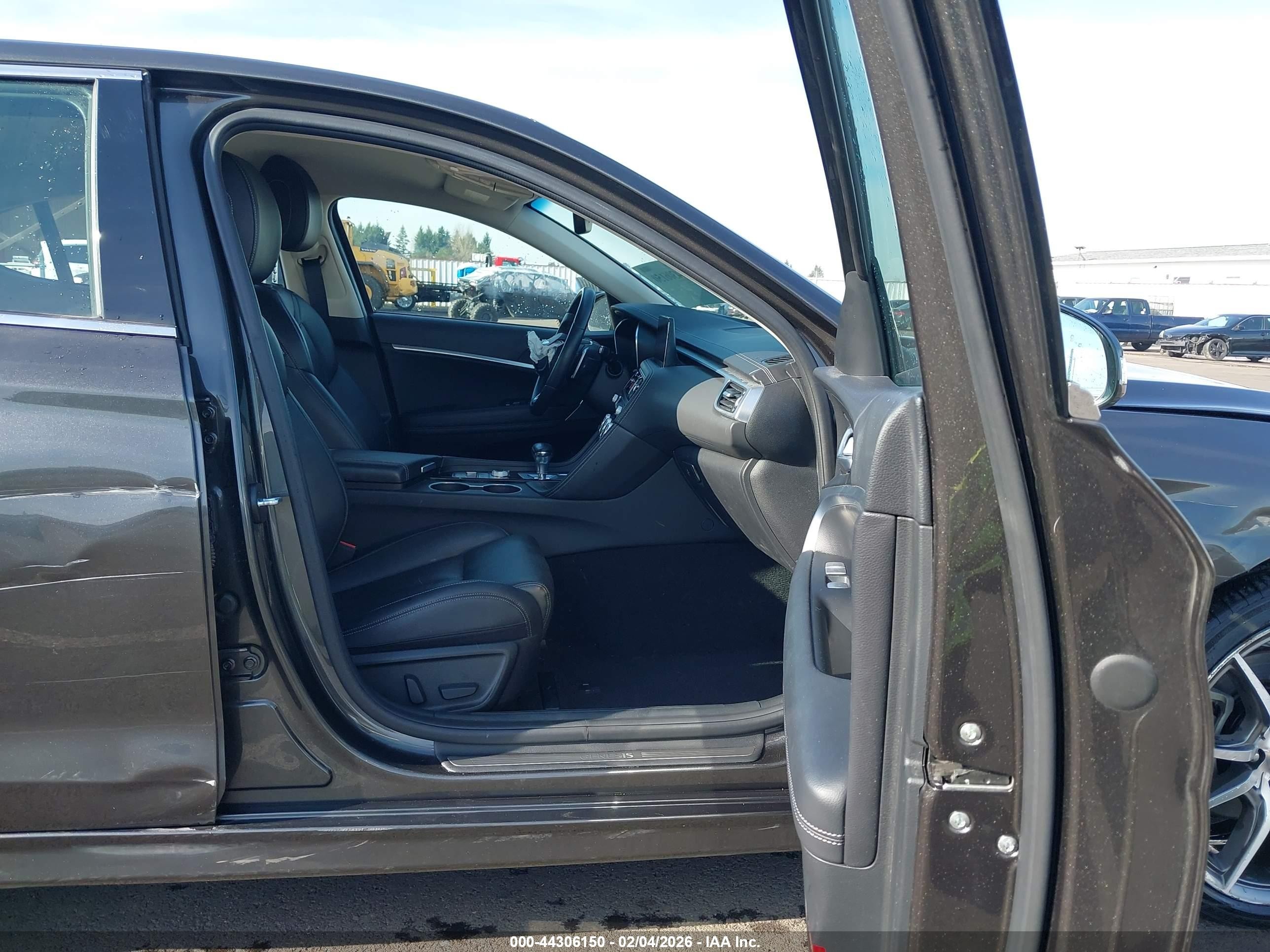 2023 Genesis G70 VIN KMTG34TA9PU128260 IAAI salvage auction — Side, Salvage (Oregon), sold $5,900 on 2026-09-24 (photo 5)