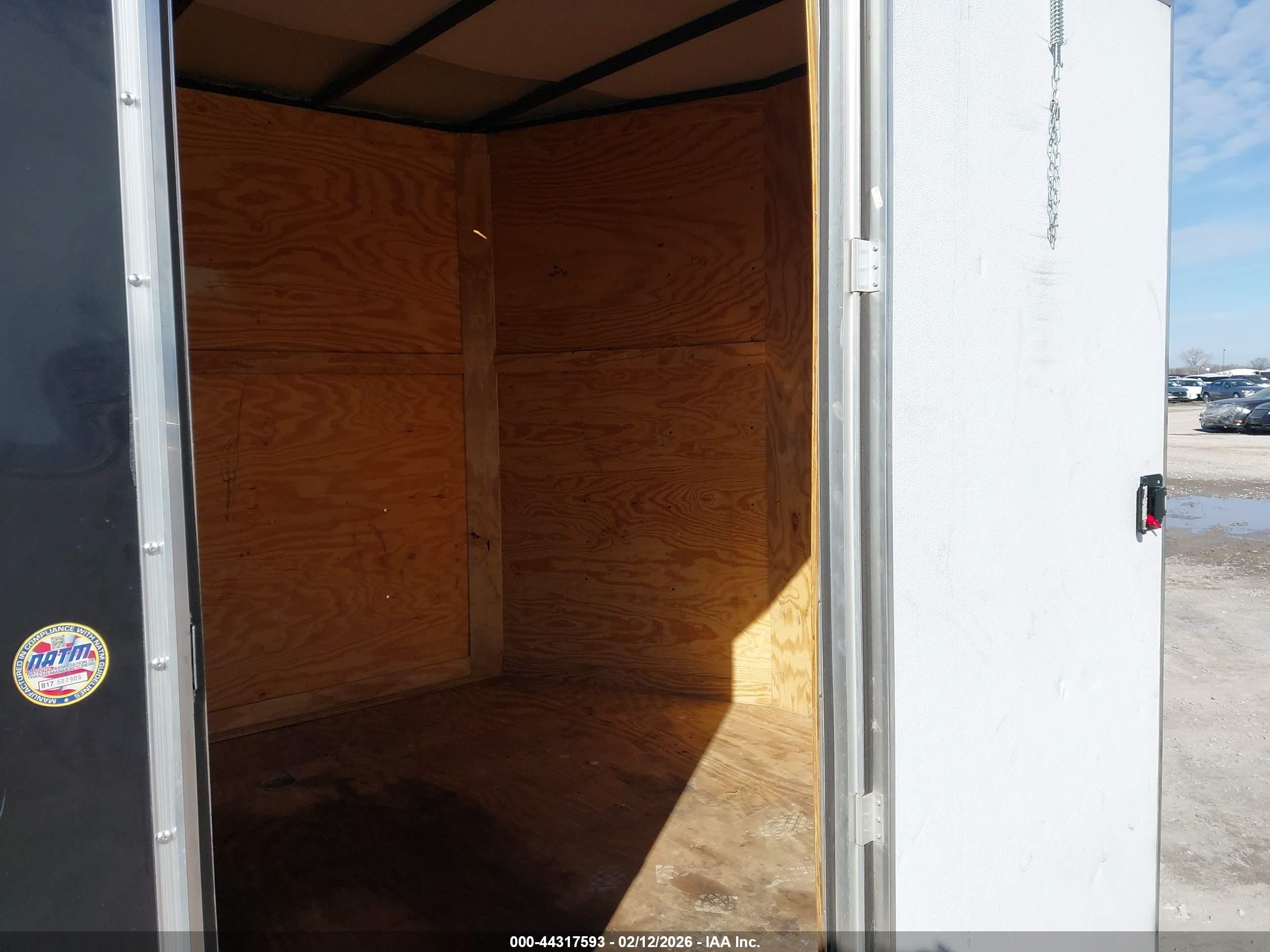 2018 Cargo Wow cargo 24 VIN 1W9BE2820JC598055 IAAI salvage auction — Side, Salvage (Missouri), sold $5,000 on 2026-04-07 (photo 5)