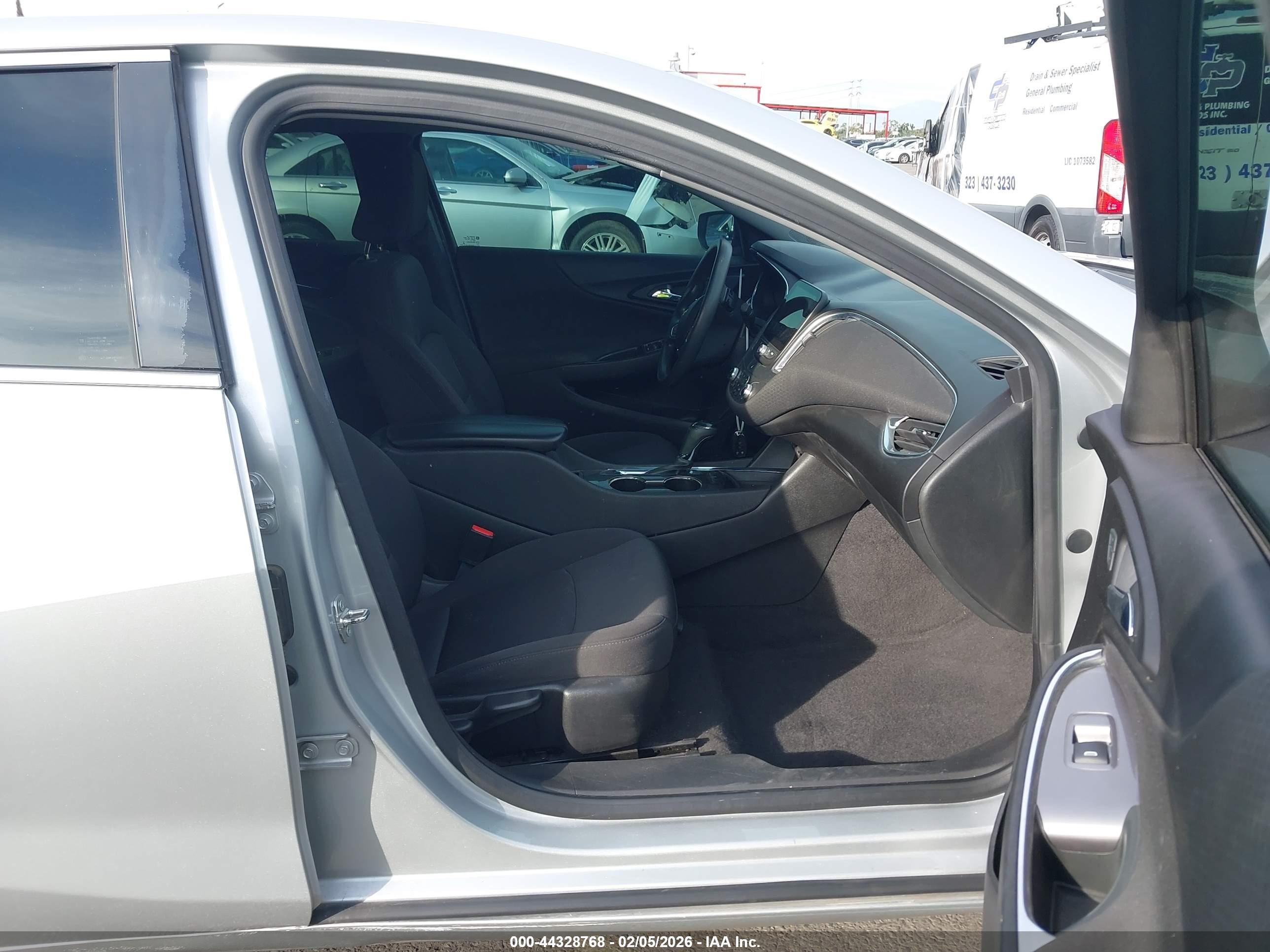 2019 Chevrolet Malibu Limited VIN 1G1ZD5ST3KF104278 IAAI salvage auction — Side, Salvage (California), sold $2,425 on 2026-07-06 (photo 5)