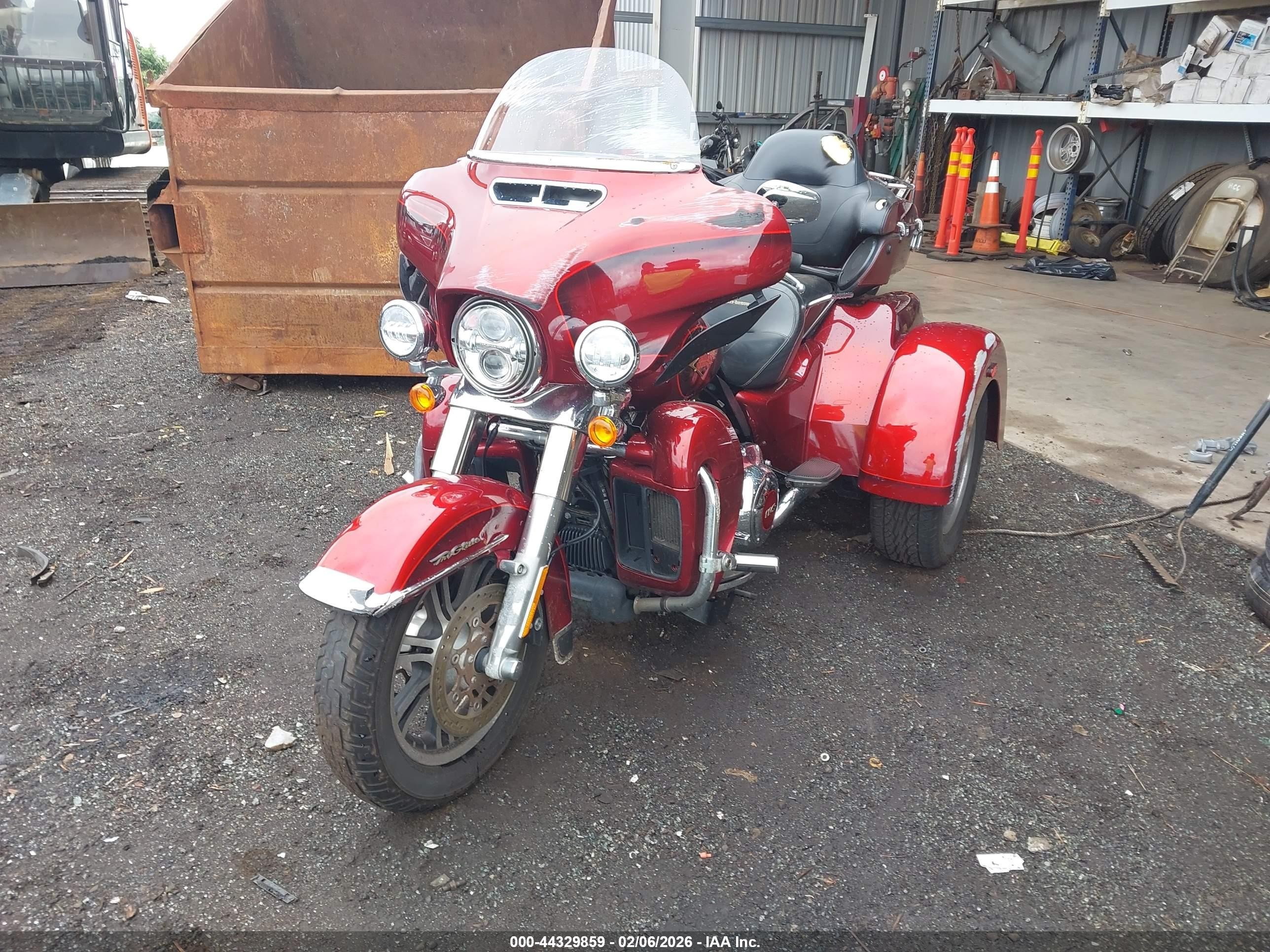 2023 Harley-Davidson Flhtcutganv VIN 1HD1MEF1XPB851323 IAAI salvage auction — Rear End, Bill Of Sale (Hawaii), sold $5,600 on 2026-09-09 (photo 2)