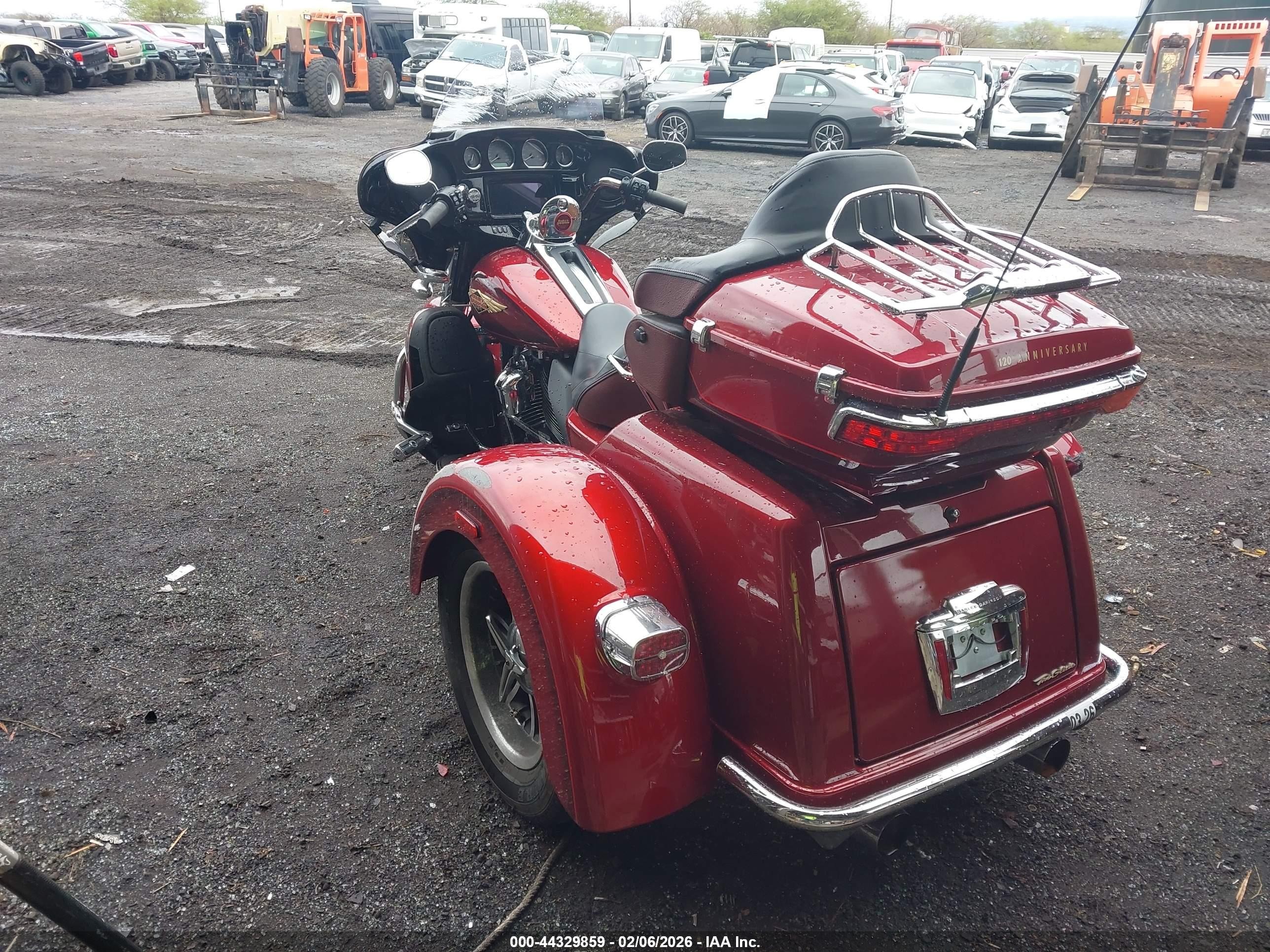 2023 Harley-Davidson Flhtcutganv VIN 1HD1MEF1XPB851323 IAAI salvage auction — Rear End, Bill Of Sale (Hawaii), sold $5,600 on 2026-09-09 (photo 3)