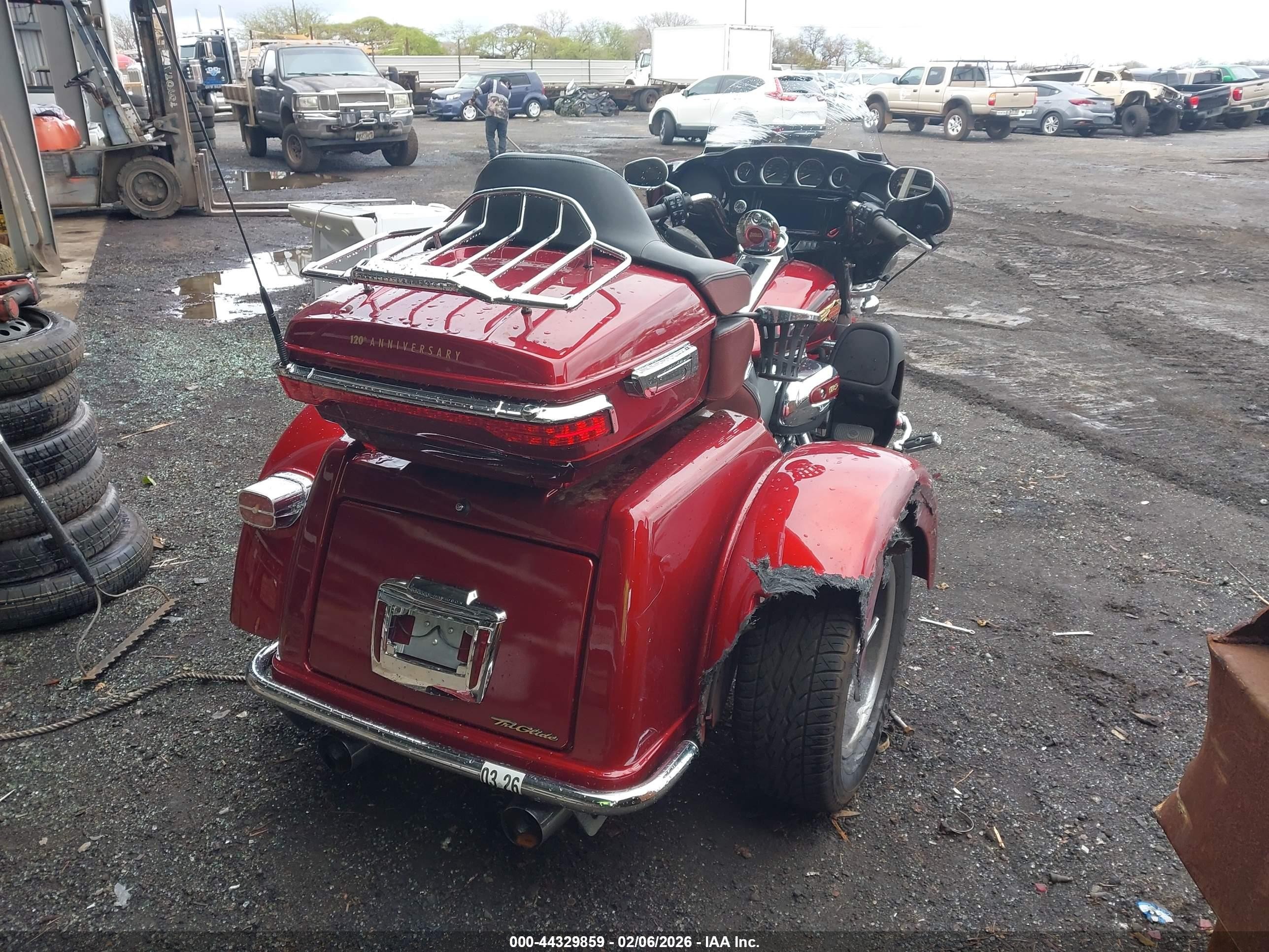 2023 Harley-Davidson Flhtcutganv VIN 1HD1MEF1XPB851323 IAAI salvage auction — Rear End, Bill Of Sale (Hawaii), sold $5,600 on 2026-09-09 (photo 4)
