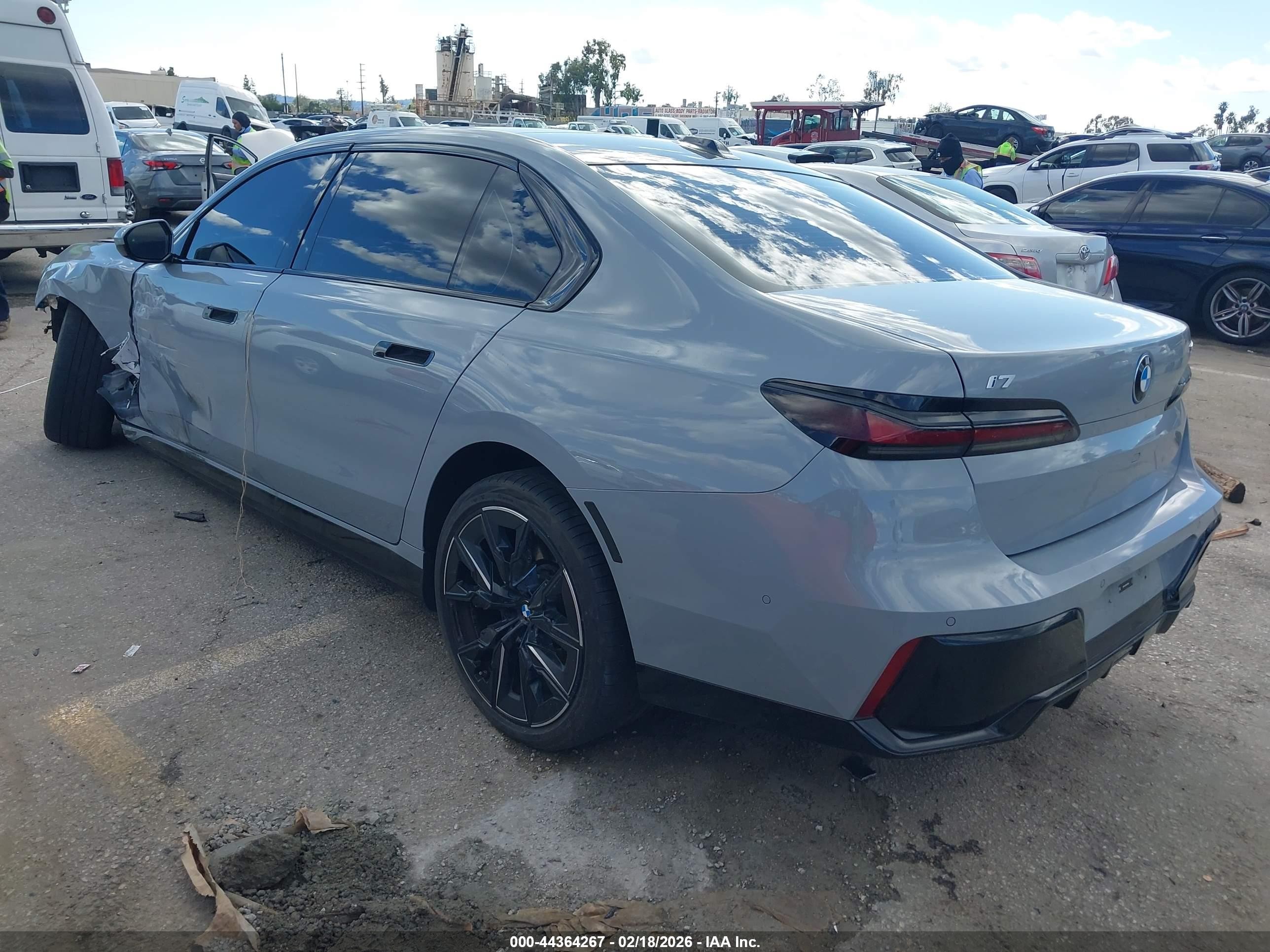 2023 BMW i7 VIN WBY53EJ09PCN73592 IAAI salvage auction — Front End, Salvage (California), sold $28,300 on 2026-07-12 (photo 3)