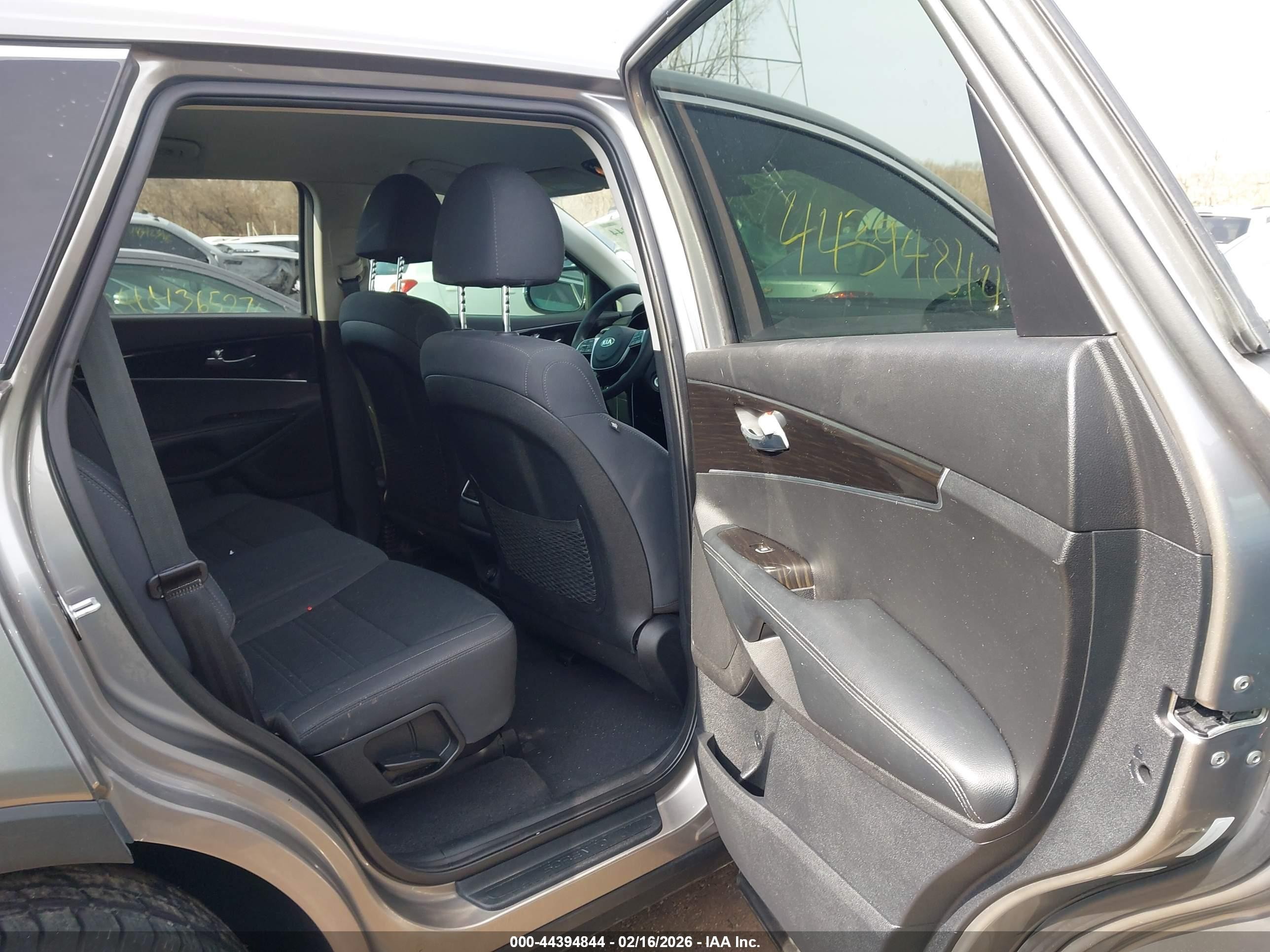 2019 Kia Sorento VIN 5XYPGDA50KG551909 IAAI salvage auction — Unknown, Salvage (Indiana), sold $2,200 on 2026-09-09 (photo 8)