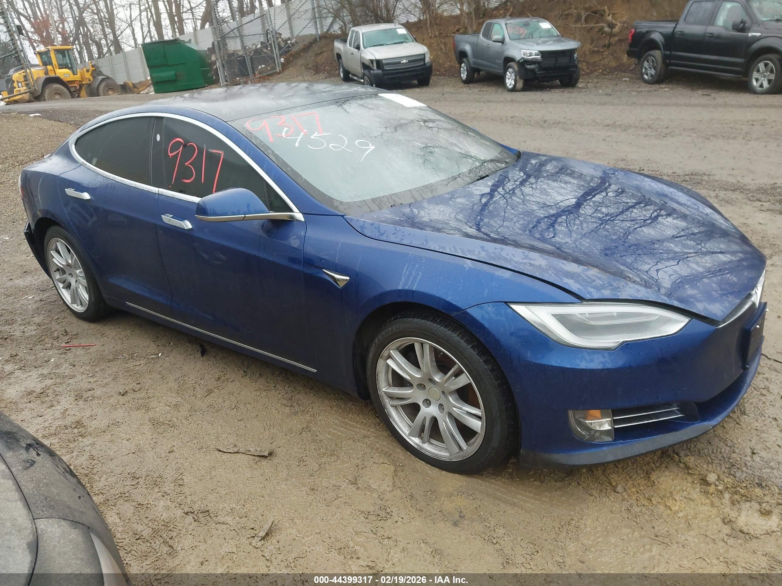 2021 Tesla Model S VIN 5YJSA1E27MF424529 — IAAI salvage auction photo