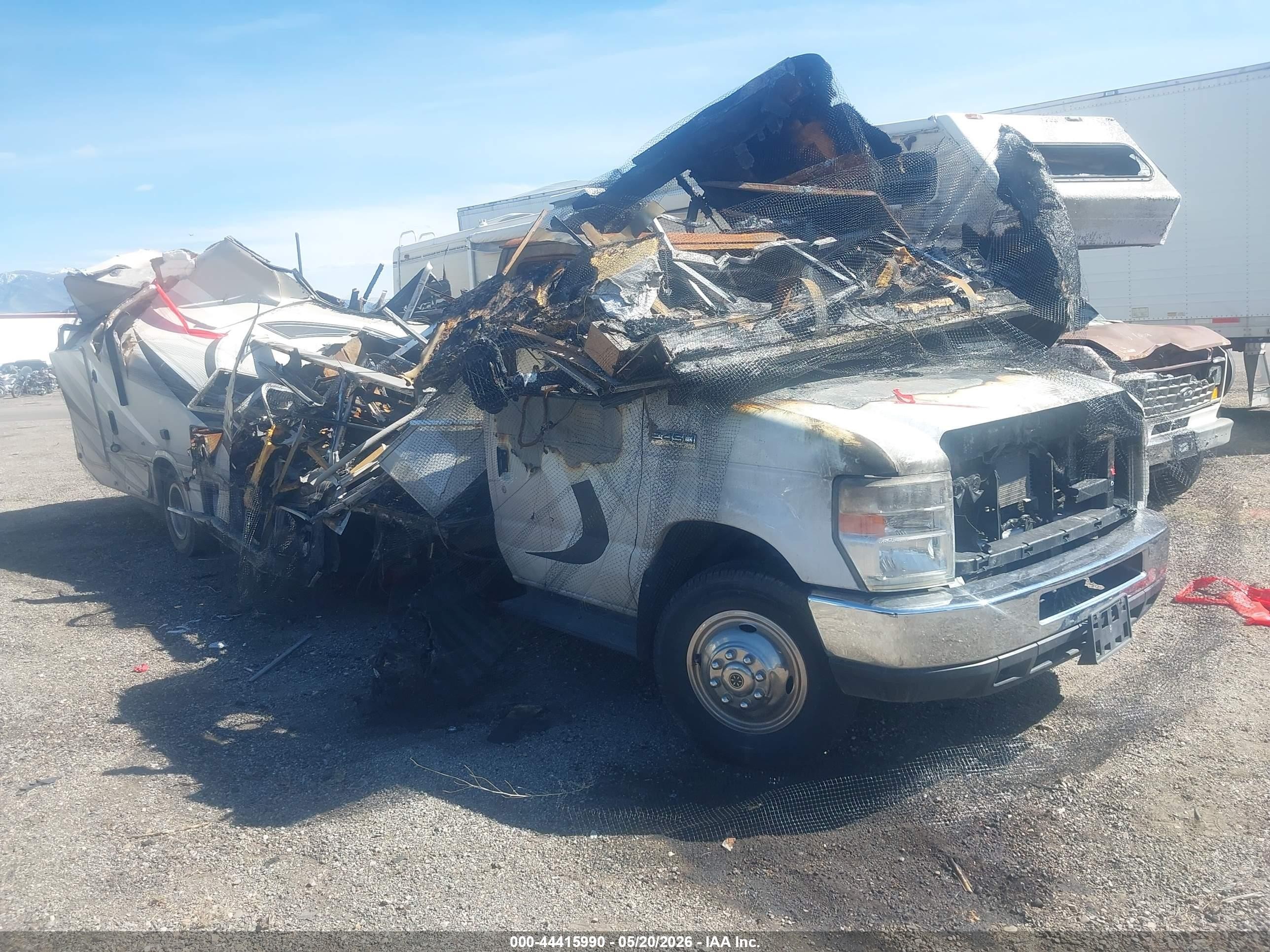 2017 Ford E-450 VIN 1FDXE4FS1HDC02121 — IAAI salvage auction photo
