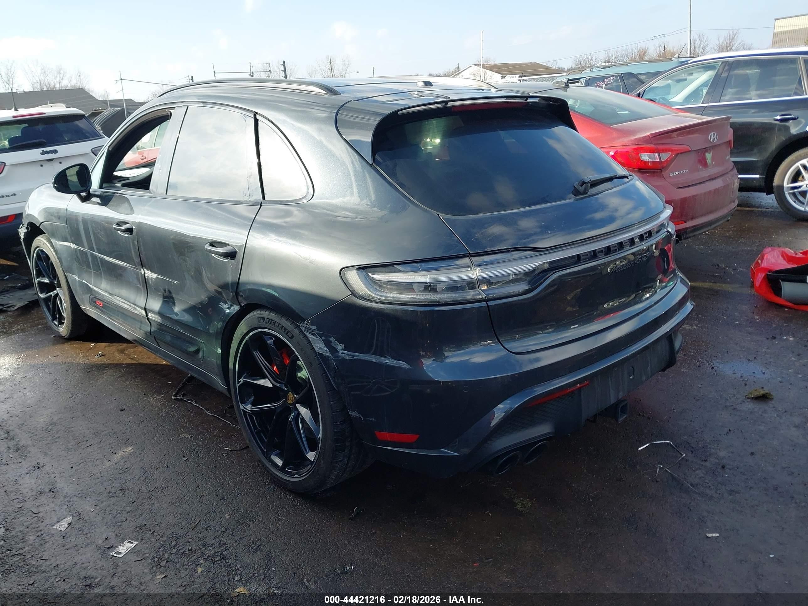 2024 Porsche Macan VIN WP1AF2A58RLB56919 IAAI salvage auction — Side, Salvage (Illinois), sold $26,075 on 2026-08-11 (photo 3)