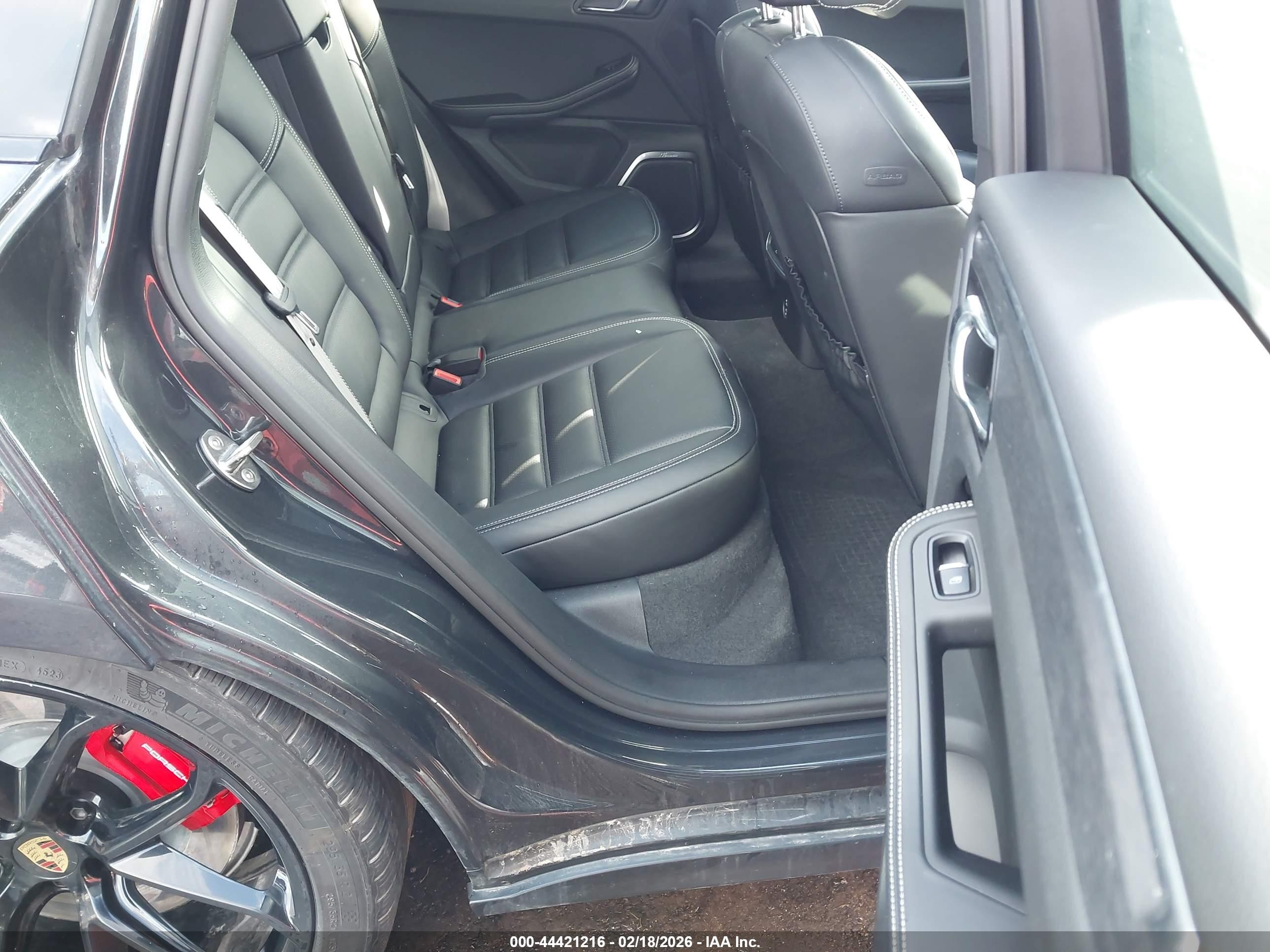 2024 Porsche Macan VIN WP1AF2A58RLB56919 IAAI salvage auction — Side, Salvage (Illinois), sold $26,075 on 2026-08-11 (photo 8)