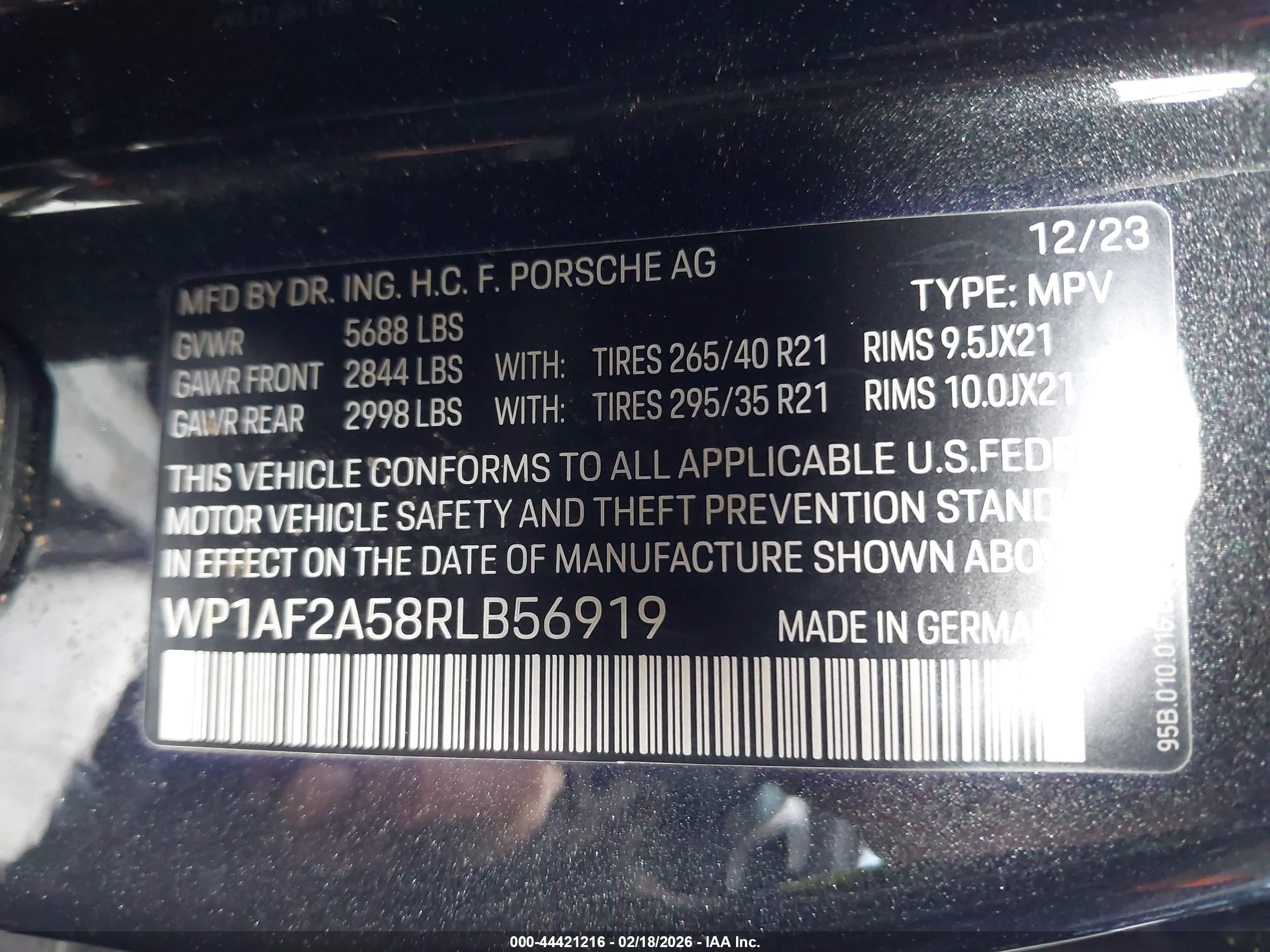 2024 Porsche Macan VIN WP1AF2A58RLB56919 IAAI salvage auction — Side, Salvage (Illinois), sold $26,075 on 2026-08-11 (photo 9)