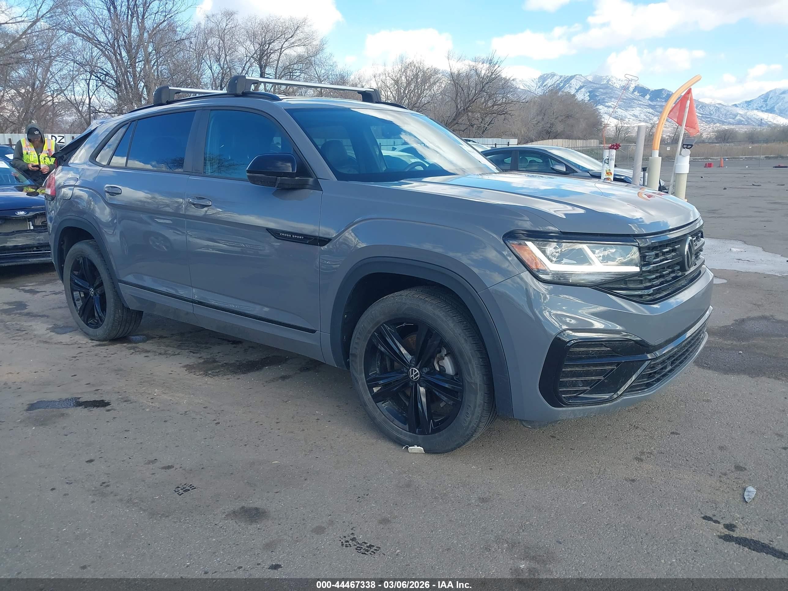 2022 Volkswagen Atlas Cross Sport VIN 1V2AE2CA8NC229066 — IAAI salvage auction photo