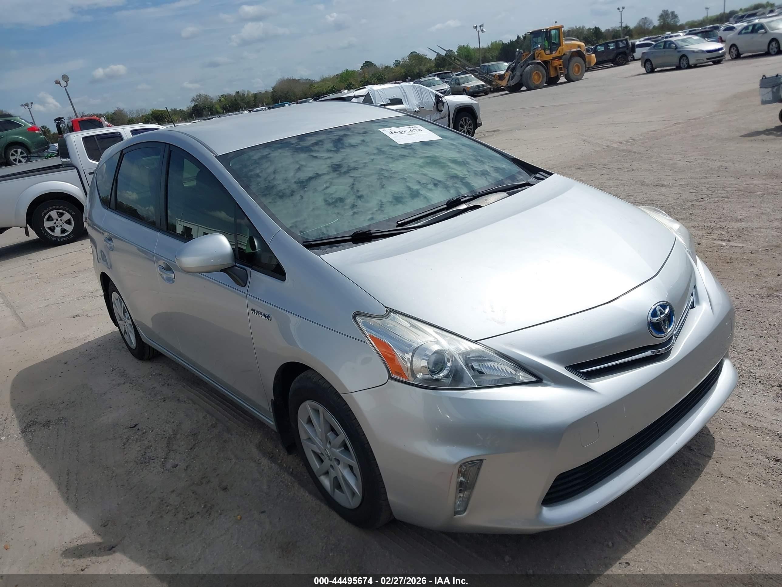 2014 Toyota Prius V VIN JTDZN3EU1E3298361 — IAAI salvage auction photo