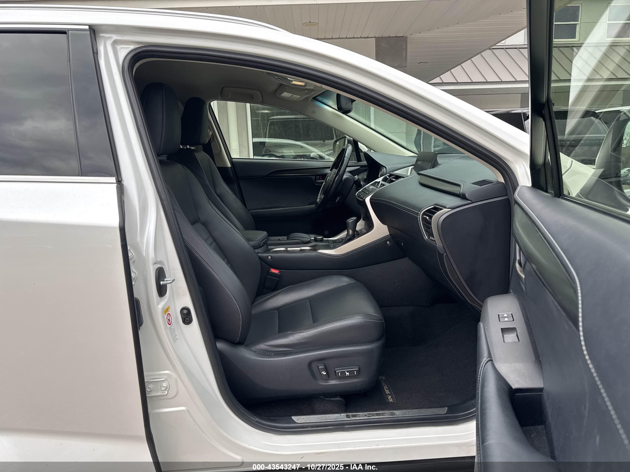 2015 Lexus NX VIN JTJYARBZ5F2021629 IAAI salvage auction — Normal Wear, Clear (Illinois), sold $9,750 on 2025-12-24 (photo 5)