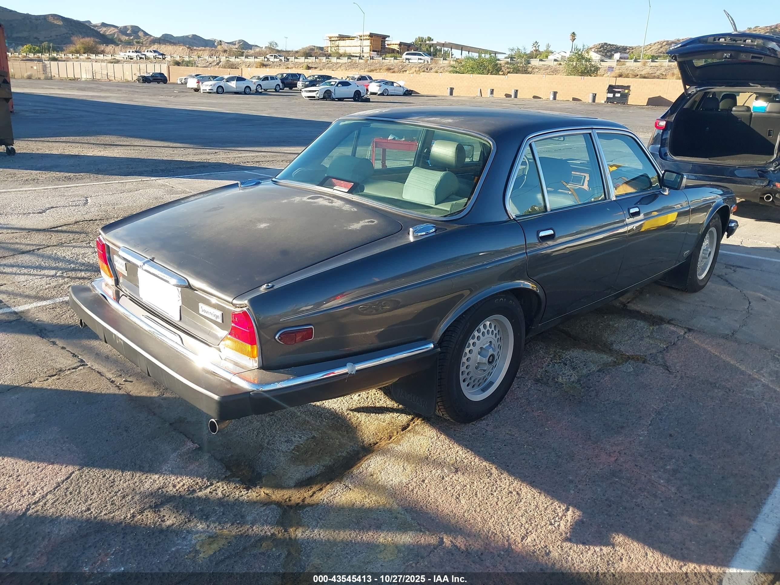1987 Jaguar XJ-Series VIN SAJCL1246HC470166 IAAI salvage auction — Side, Salvage (California), sold $300 on 2026-09-11 (photo 4)