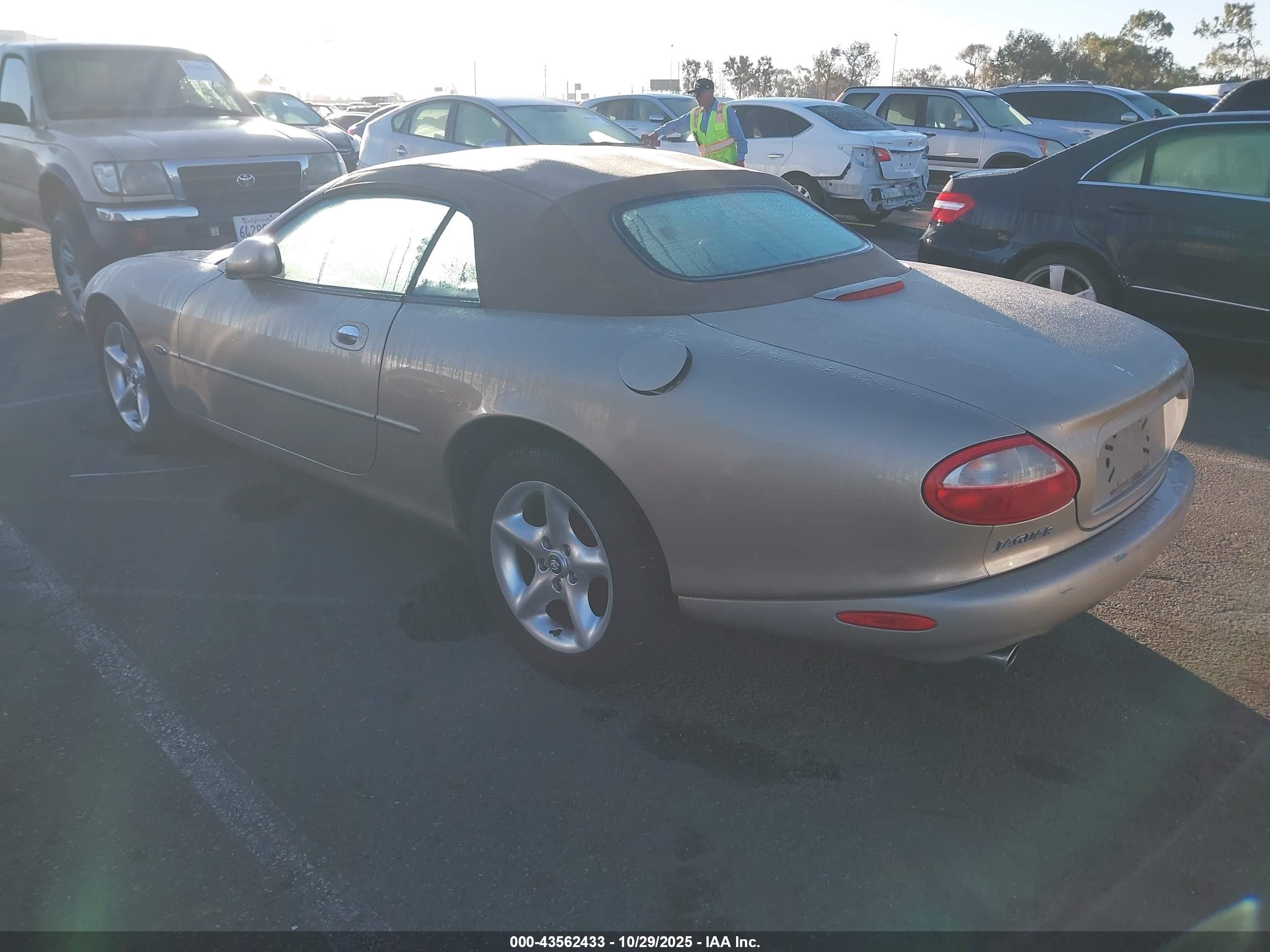 2000 Jaguar XK VIN SAJJA42C0YNA02298 IAAI salvage auction — Normal Wear, Clear - Dealer Only (California), sold $2,850 on 2026-06-19 (photo 3)