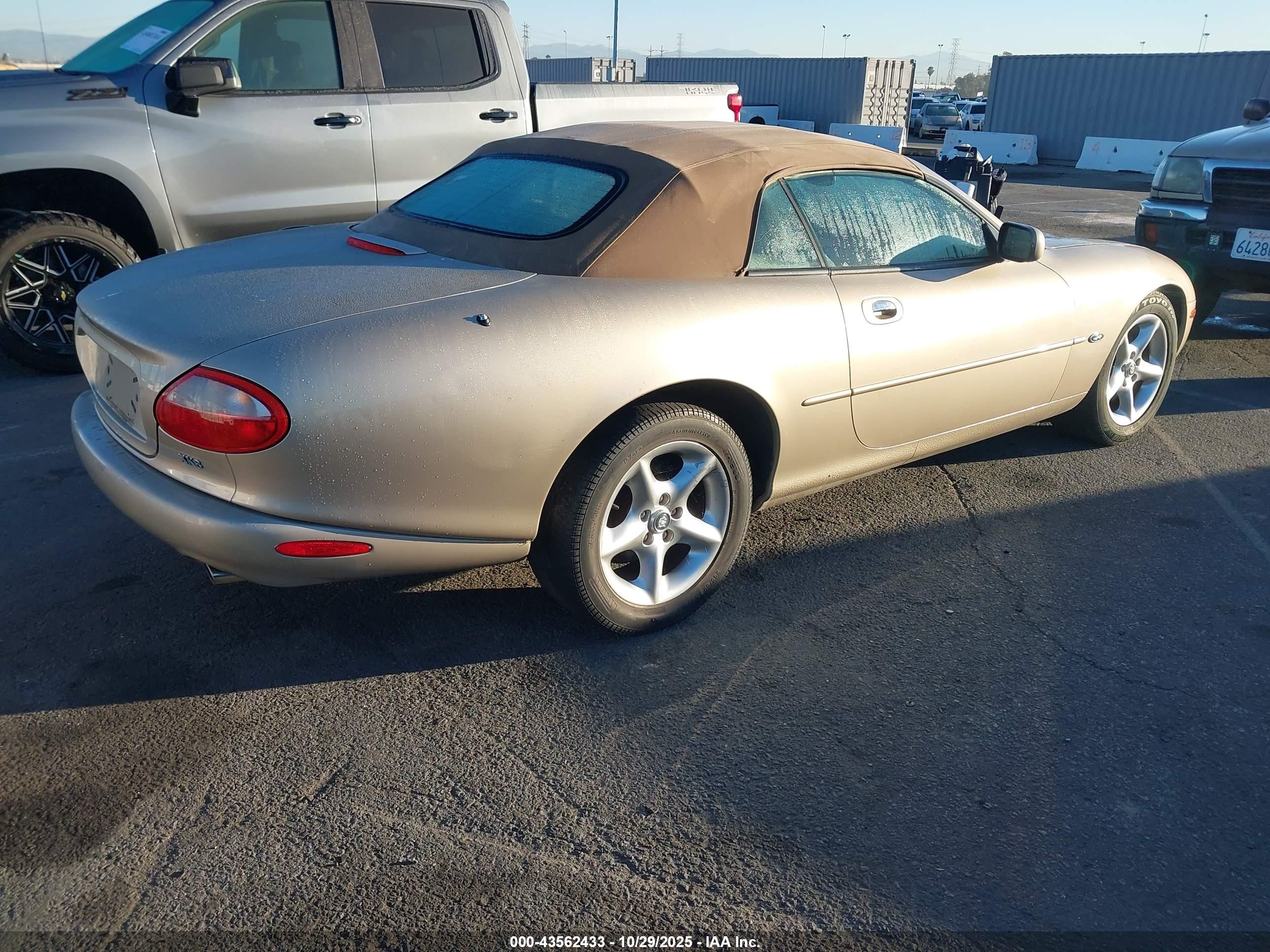 2000 Jaguar XK VIN SAJJA42C0YNA02298 IAAI salvage auction — Normal Wear, Clear - Dealer Only (California), sold $2,850 on 2026-06-19 (photo 4)