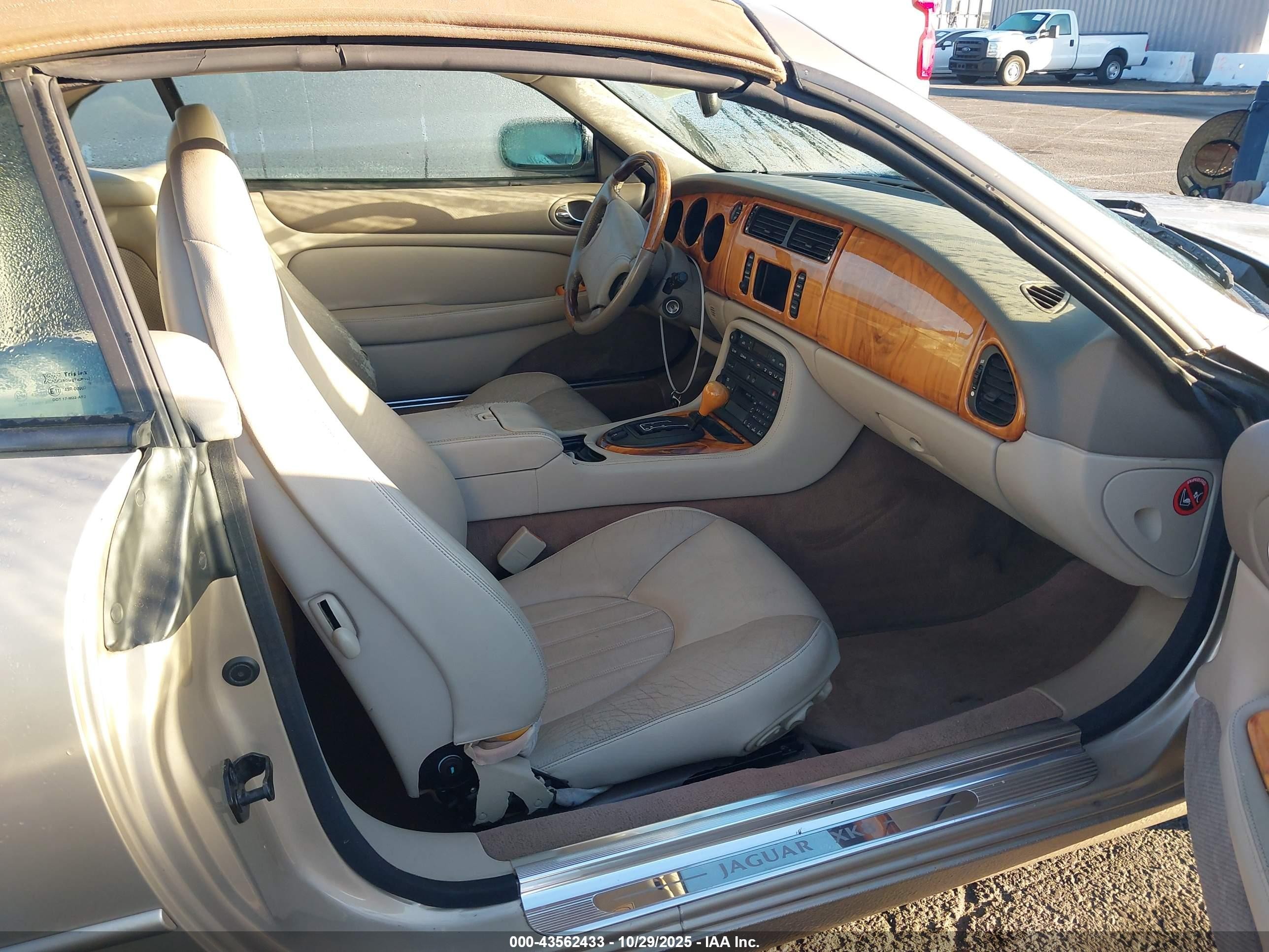 2000 Jaguar XK VIN SAJJA42C0YNA02298 IAAI salvage auction — Normal Wear, Clear - Dealer Only (California), sold $2,850 on 2026-06-19 (photo 5)