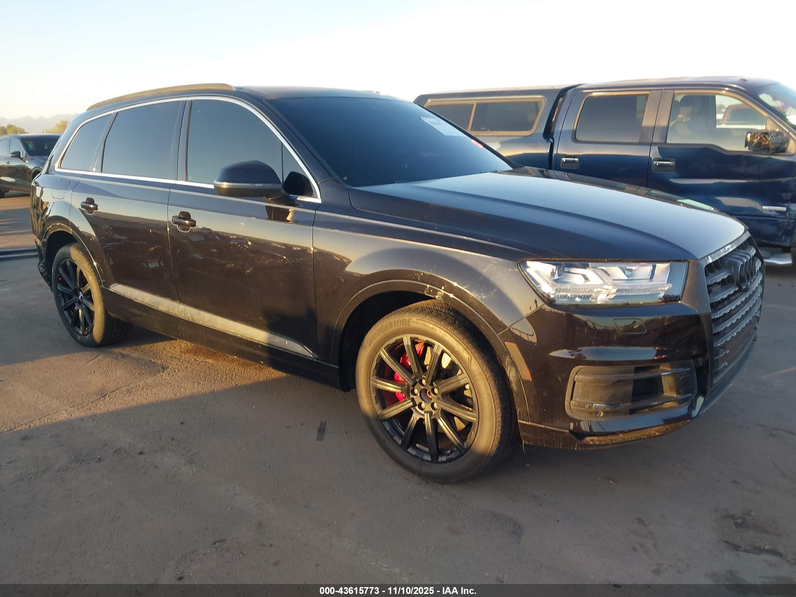 2017 Audi Q7 VIN WA1LAAF7XHD018833 — IAAI salvage auction photo
