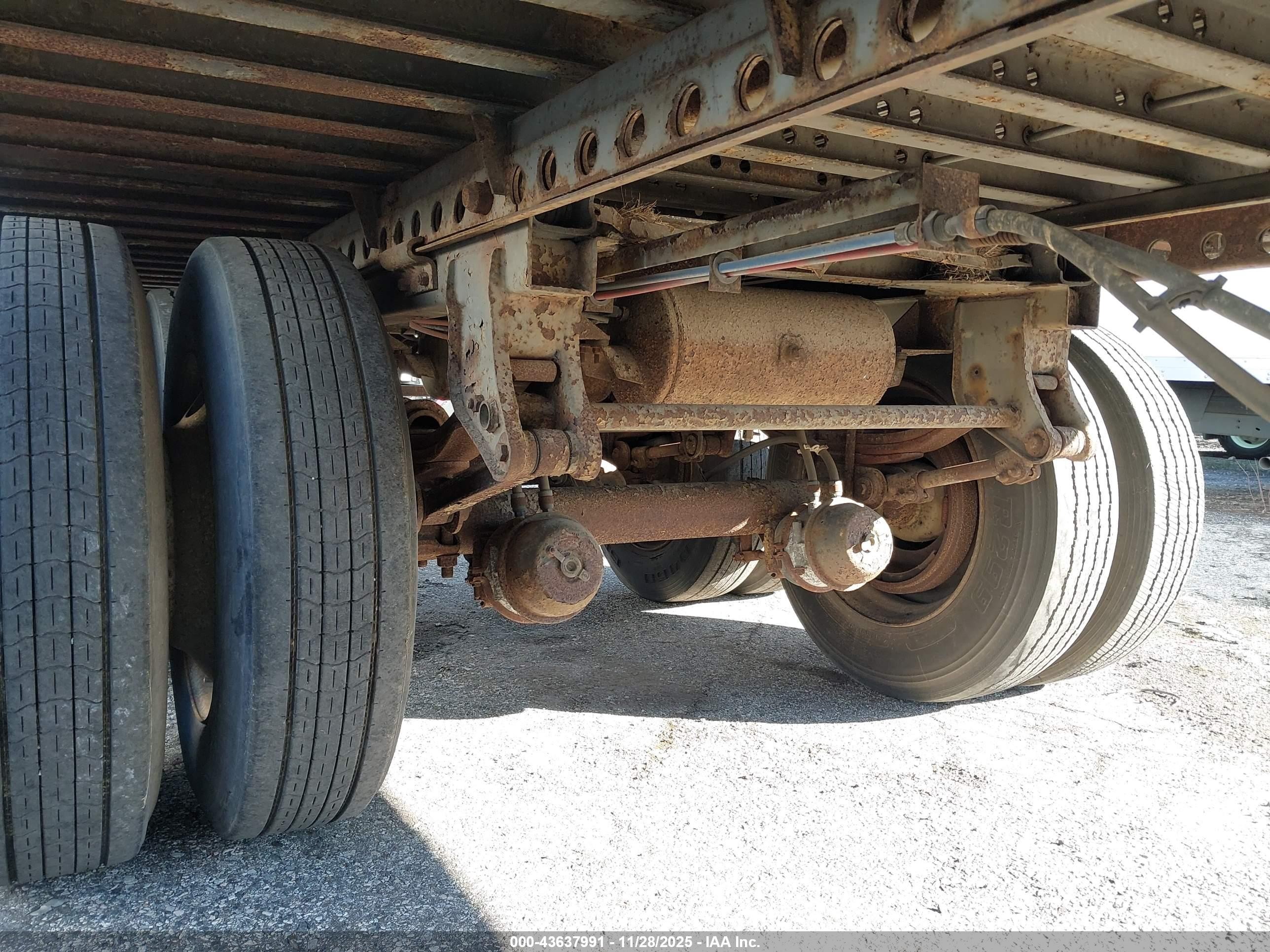 1988 Great Dane Trailers Great Dane Trailers VIN 1GRAA9621JS090625 IAAI salvage auction — Side, Clear (Indiana), sold $25 on 2026-09-11 (photo 8)
