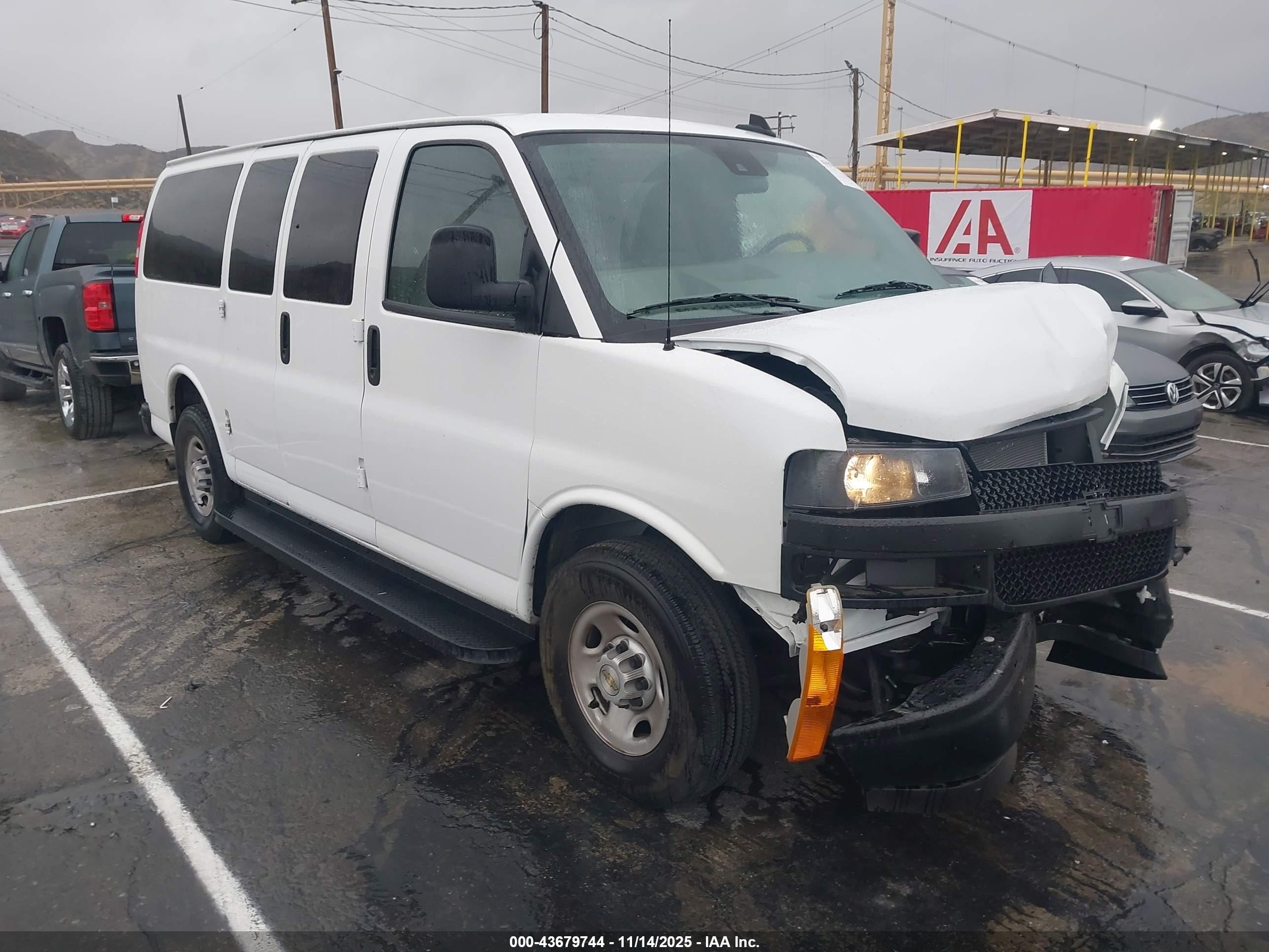 2025 Chevrolet Express 2500 VIN 1GAWGEFP4S1159844 — IAAI salvage auction photo