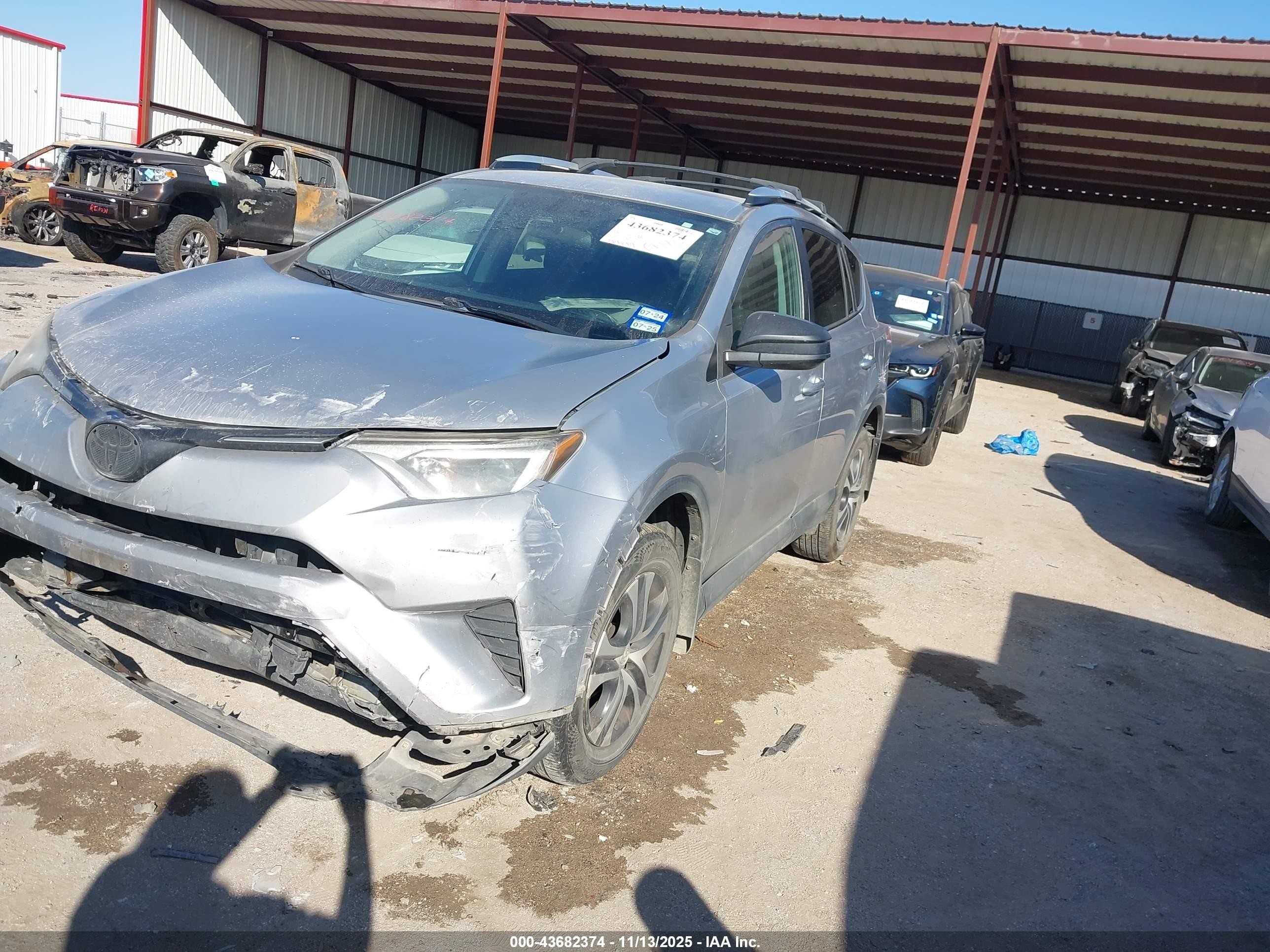 2016 Toyota RAV4 VIN 2T3BFREV3GW512292 IAAI salvage auction — Front & Rear, Original (Texas), sold $2,450 on 2026-07-11 (photo 2)