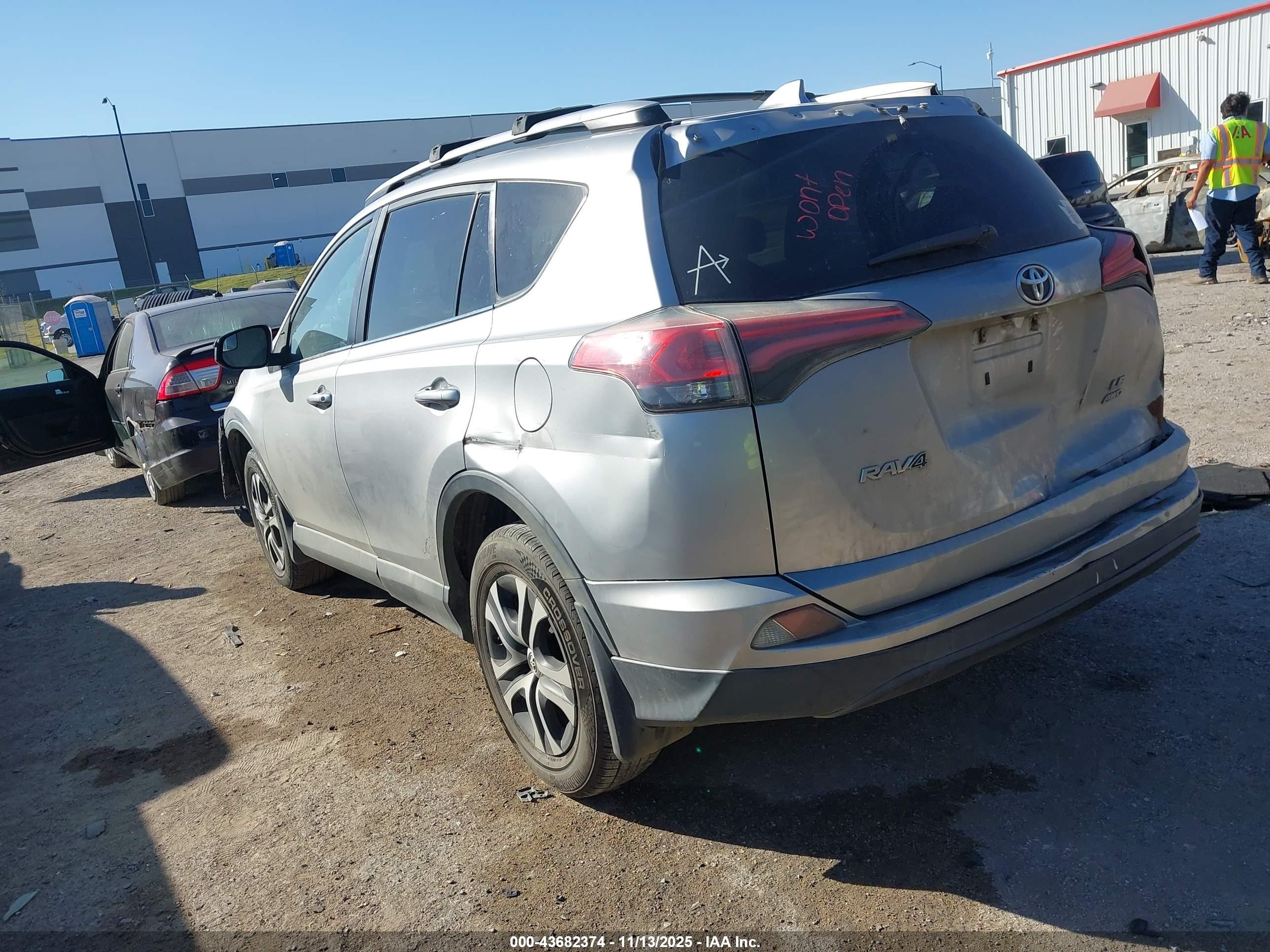 2016 Toyota RAV4 VIN 2T3BFREV3GW512292 IAAI salvage auction — Front & Rear, Original (Texas), sold $2,450 on 2026-07-11 (photo 3)