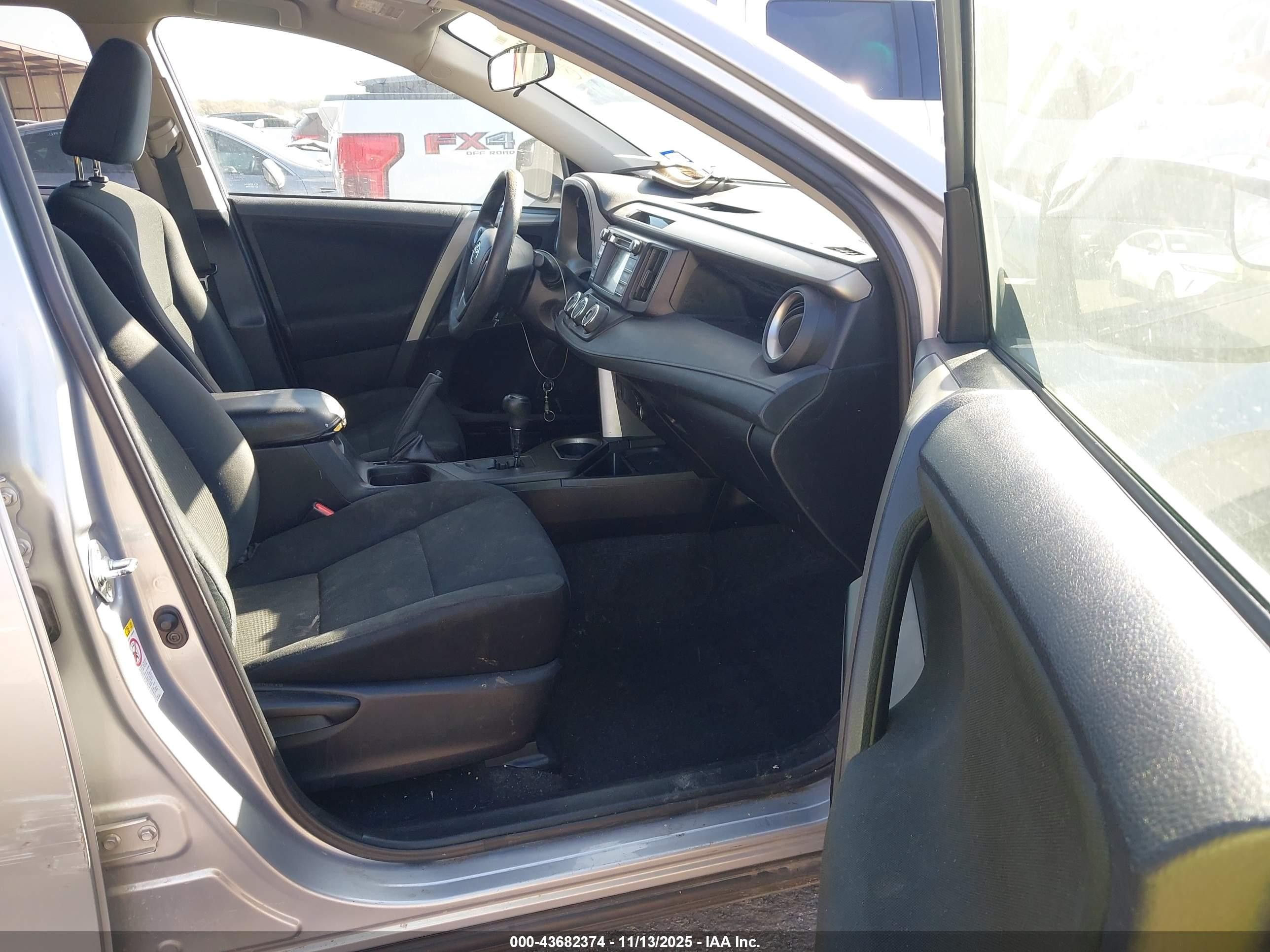 2016 Toyota RAV4 VIN 2T3BFREV3GW512292 IAAI salvage auction — Front & Rear, Original (Texas), sold $2,450 on 2026-07-11 (photo 5)