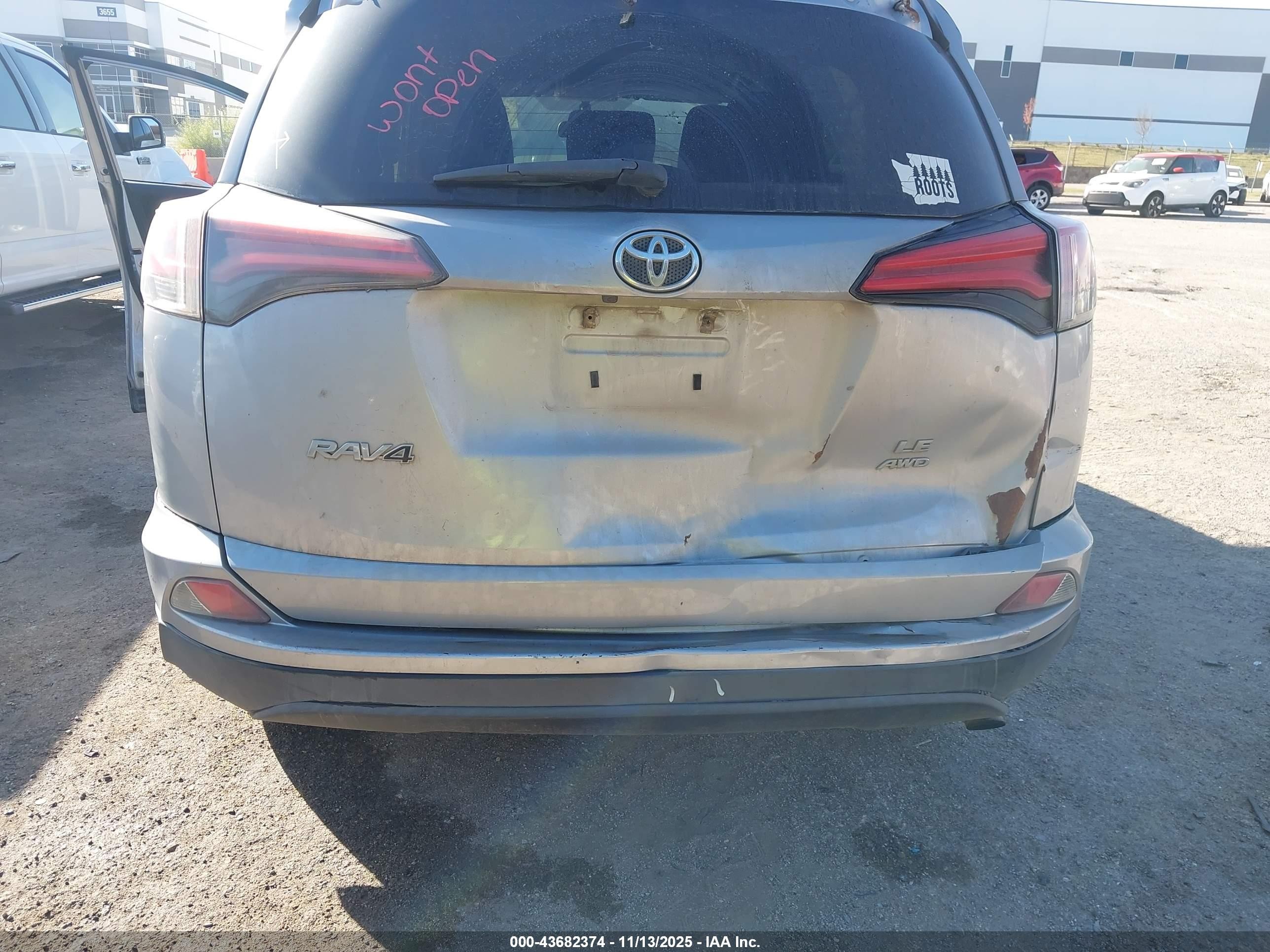 2016 Toyota RAV4 VIN 2T3BFREV3GW512292 IAAI salvage auction — Front & Rear, Original (Texas), sold $2,450 on 2026-07-11 (photo 6)