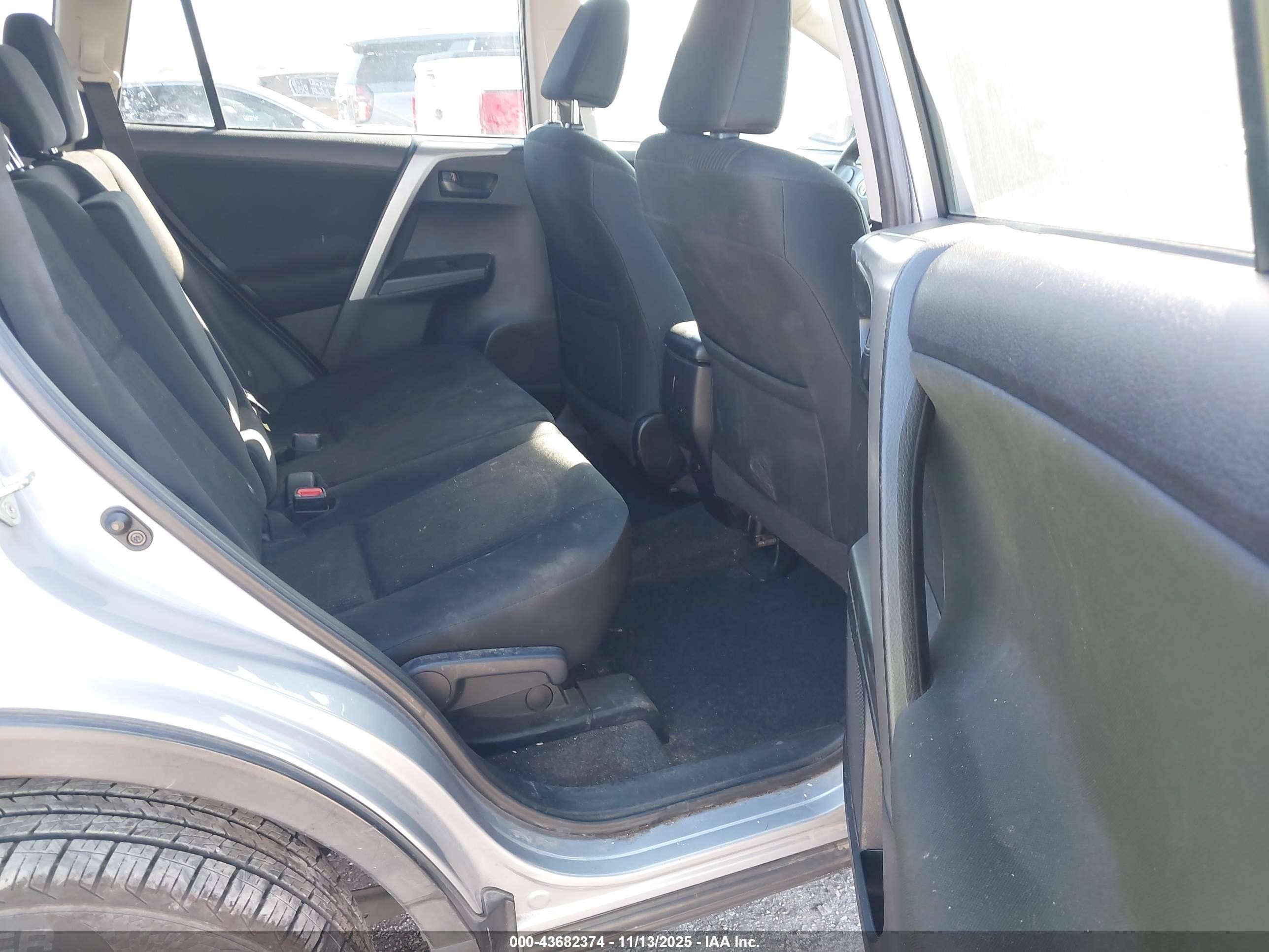 2016 Toyota RAV4 VIN 2T3BFREV3GW512292 IAAI salvage auction — Front & Rear, Original (Texas), sold $2,450 on 2026-07-11 (photo 8)