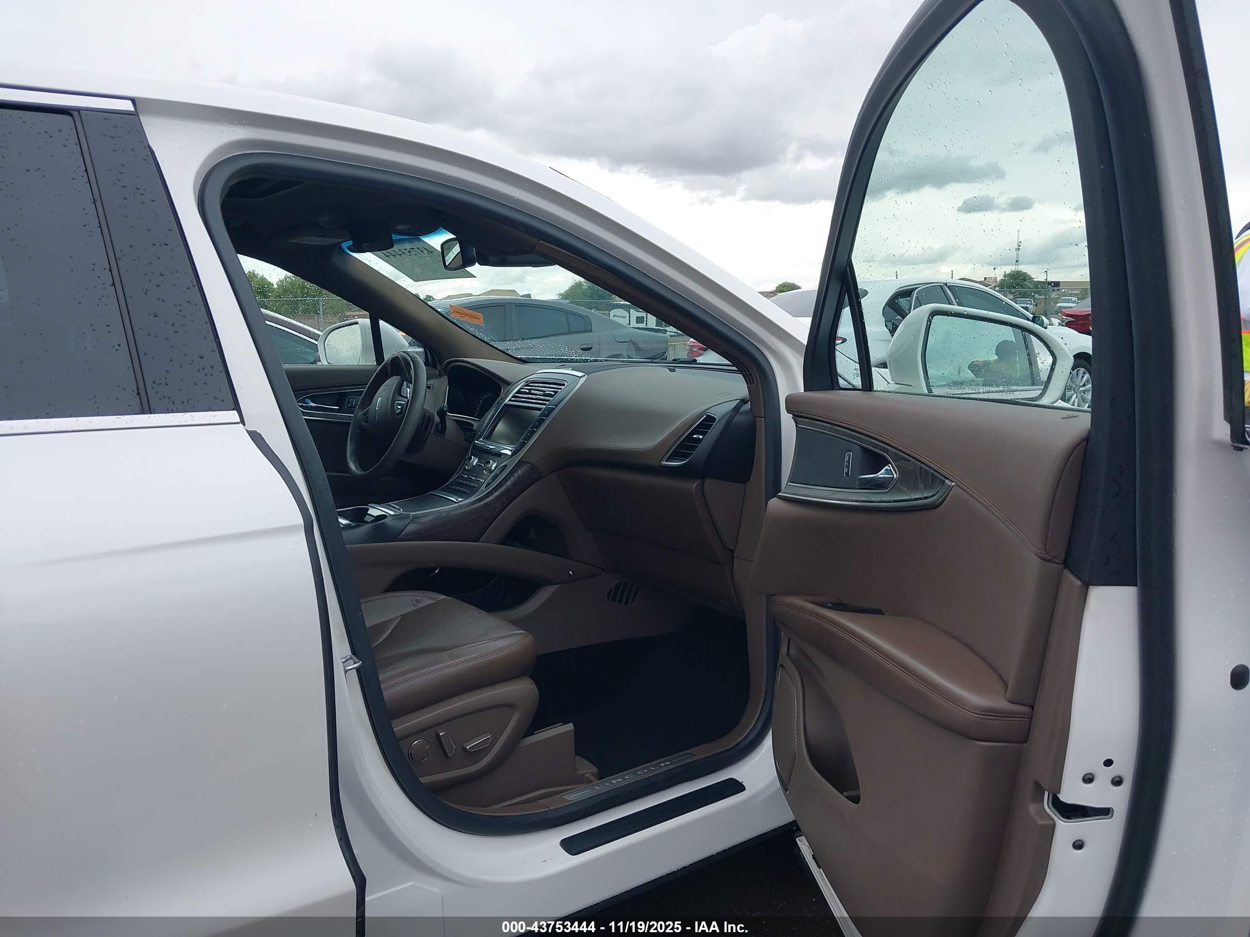 2016 Lincoln Mkx VIN 2LMTJ8LP3GBL22268 IAAI salvage auction — Unknown, Salvage (Arizona), sold $2,750 on 2026-09-10 (photo 5)