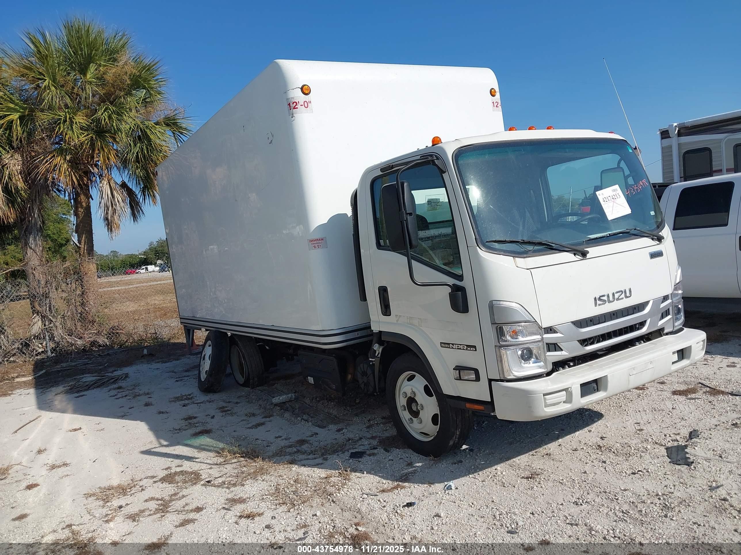 2023 Isuzu NPR VIN JALC4W164P7K03528 IAAI salvage auction — Engine Damage, Clear (Maryland), sold $9,150 on 2026-01-07 (photo 1)