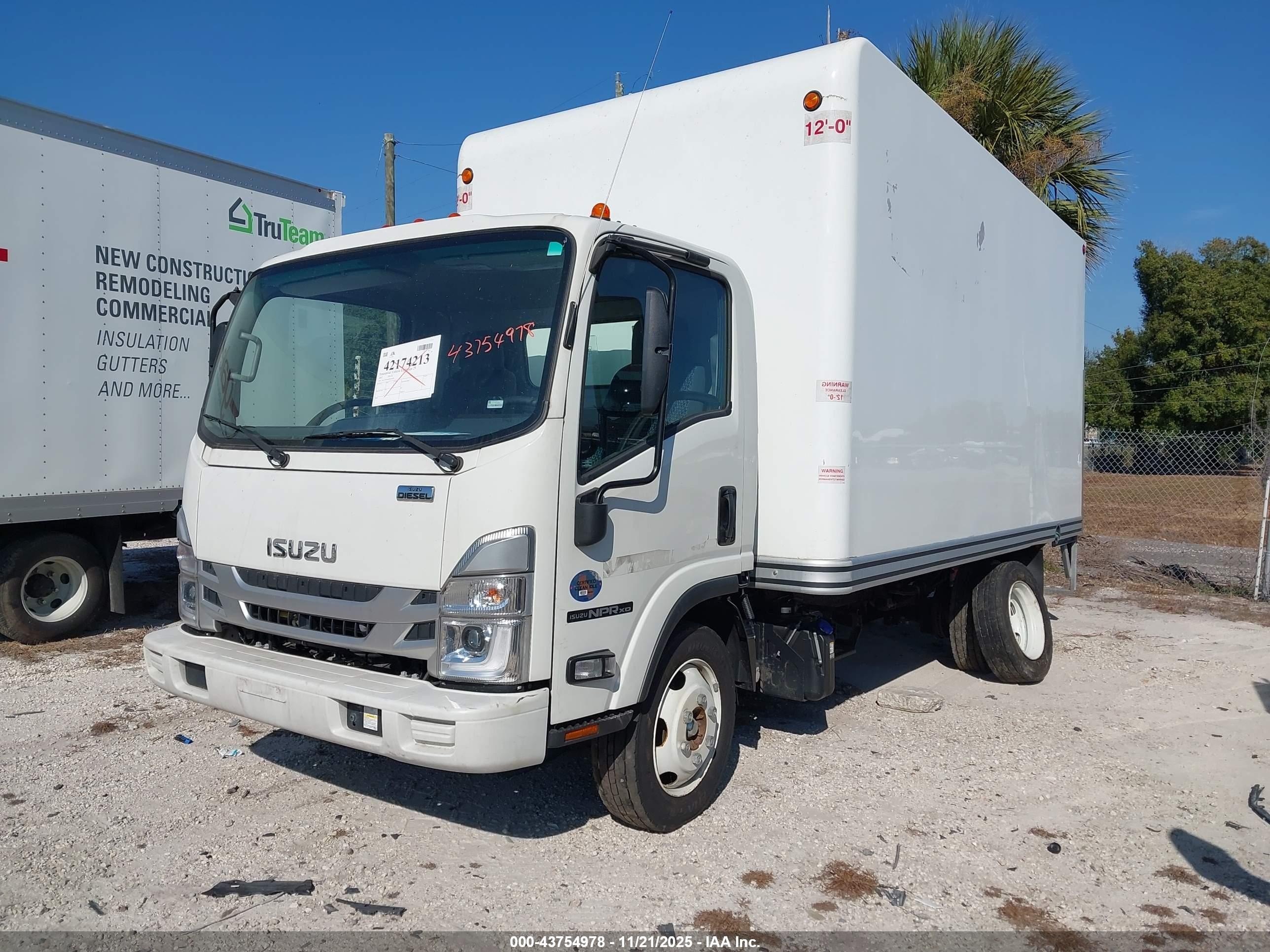 2023 Isuzu NPR VIN JALC4W164P7K03528 IAAI salvage auction — Engine Damage, Clear (Maryland), sold $9,150 on 2026-01-07 (photo 2)
