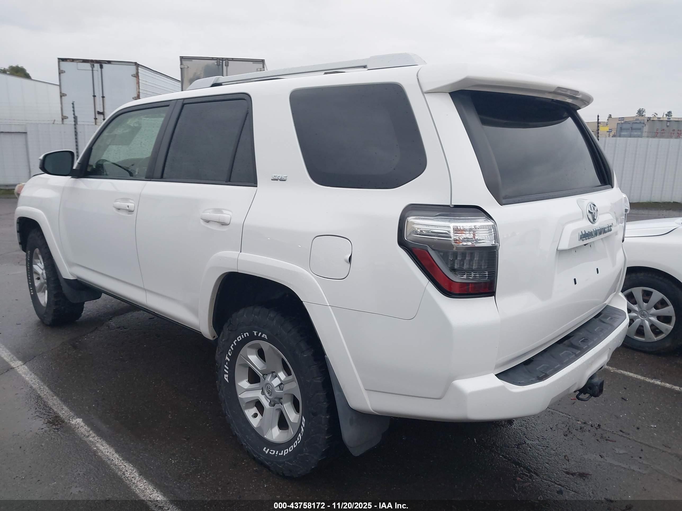 2017 Toyota 4Runner VIN JTEBU5JR7H5447488 IAAI salvage auction — Front End, Salvage (California), sold $8,450 on 2026-07-07 (photo 3)