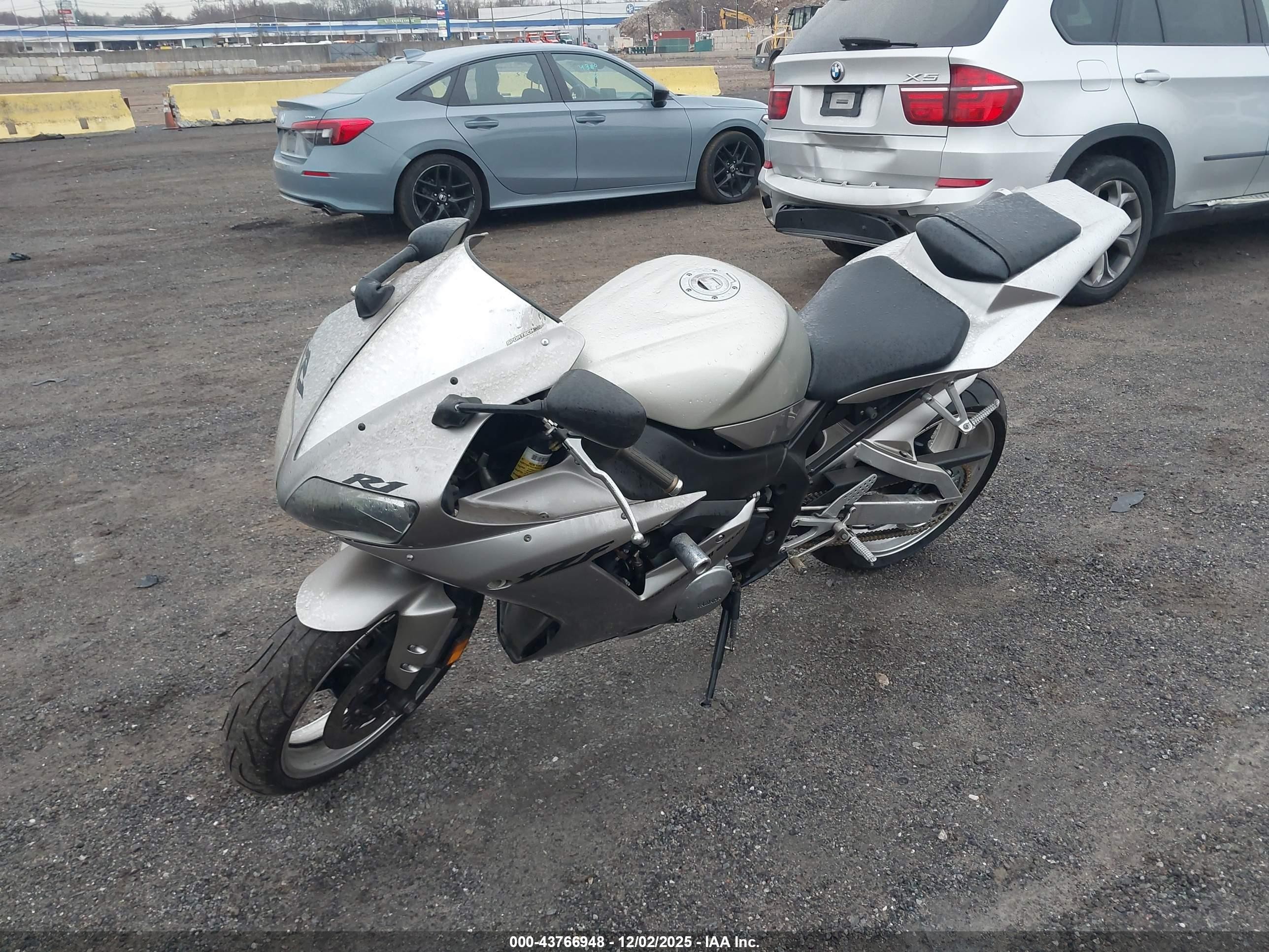 2002 Yamaha YZFR1 VIN JYARN10E52A005665 IAAI salvage auction — Normal Wear, Clear (New York), sold $775 on 2025-12-09 (photo 2)