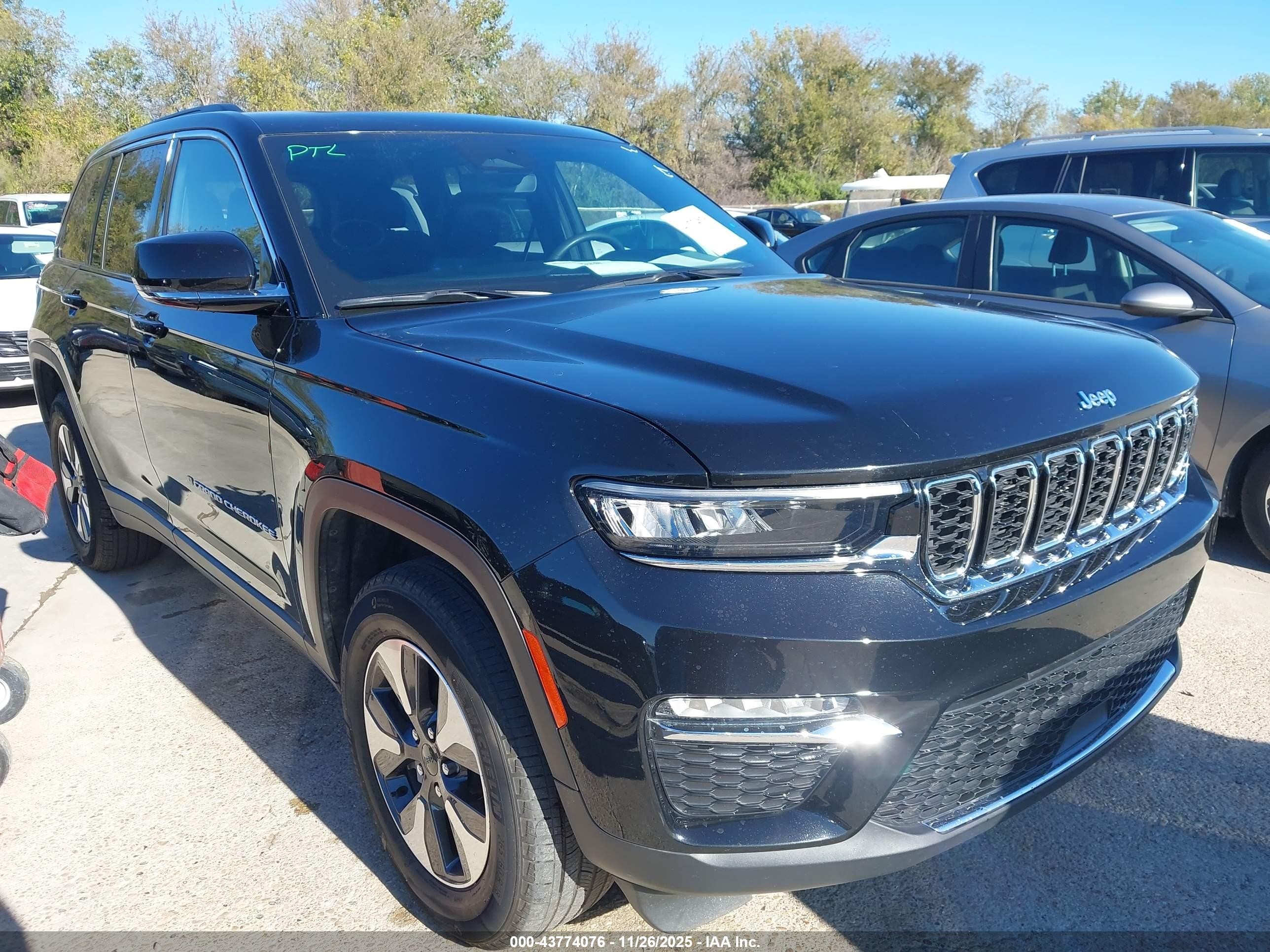 2024 Jeep Grand Cherokee VIN 1C4RJYB62R8520607 — IAAI salvage auction photo