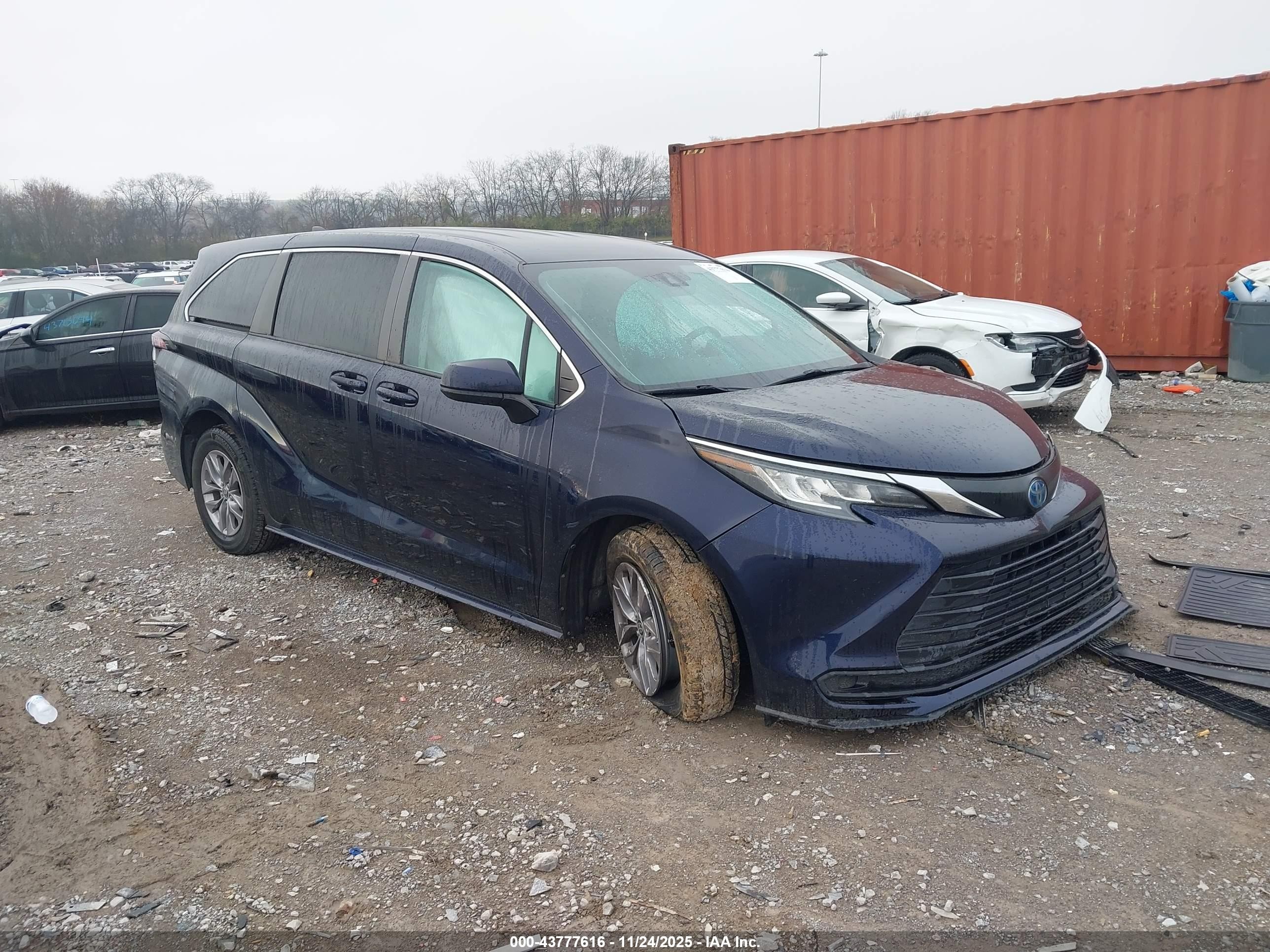 2022 Toyota Sienna VIN 5TDKRKEC0NS077405 — IAAI salvage auction photo