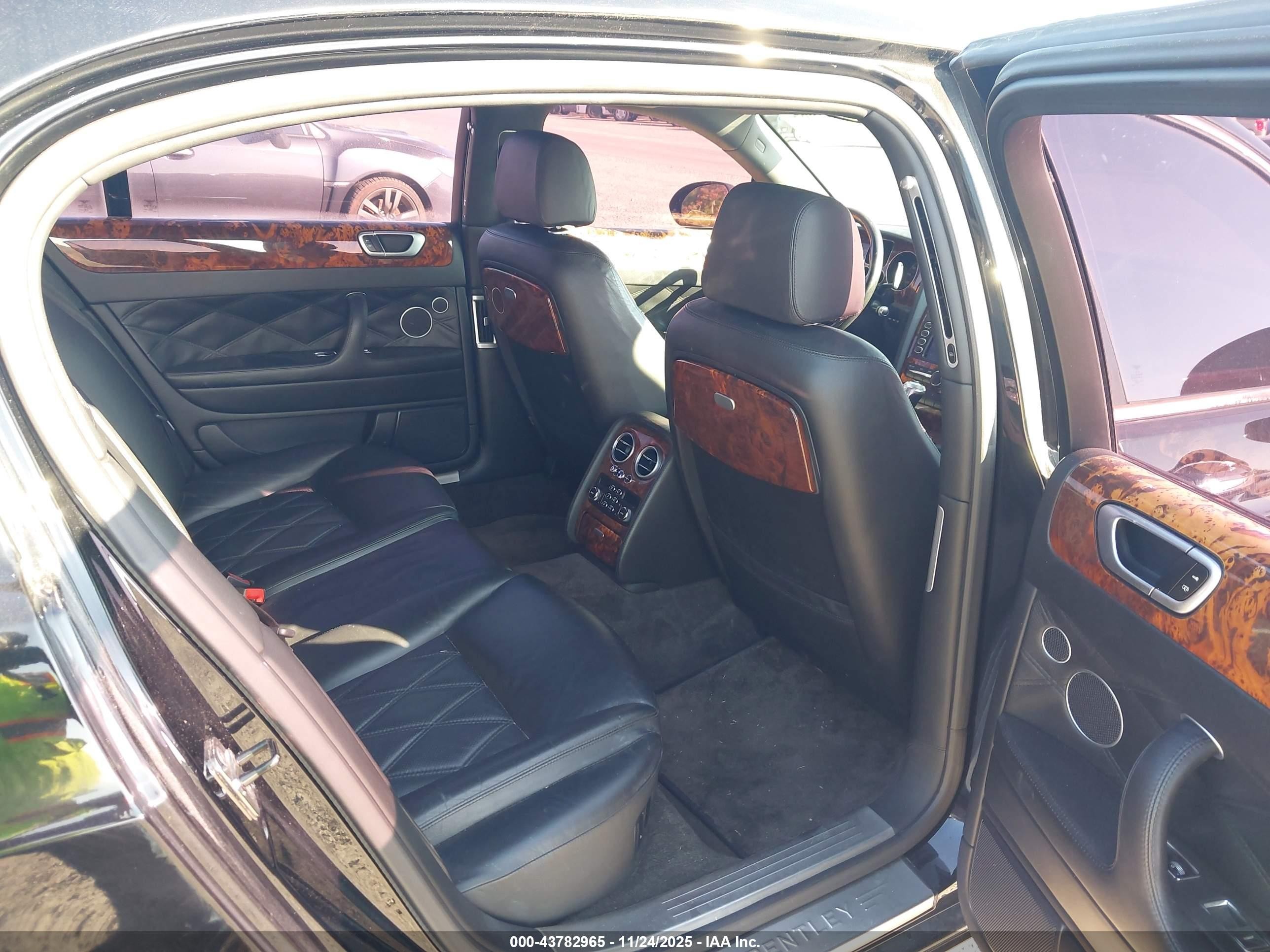 2010 Bentley Continental flying spur VIN SCBBR9ZAXAC063088 IAAI salvage auction — Rear End, Clear (Florida), sold $10,250 on 2025-12-02 (photo 8)
