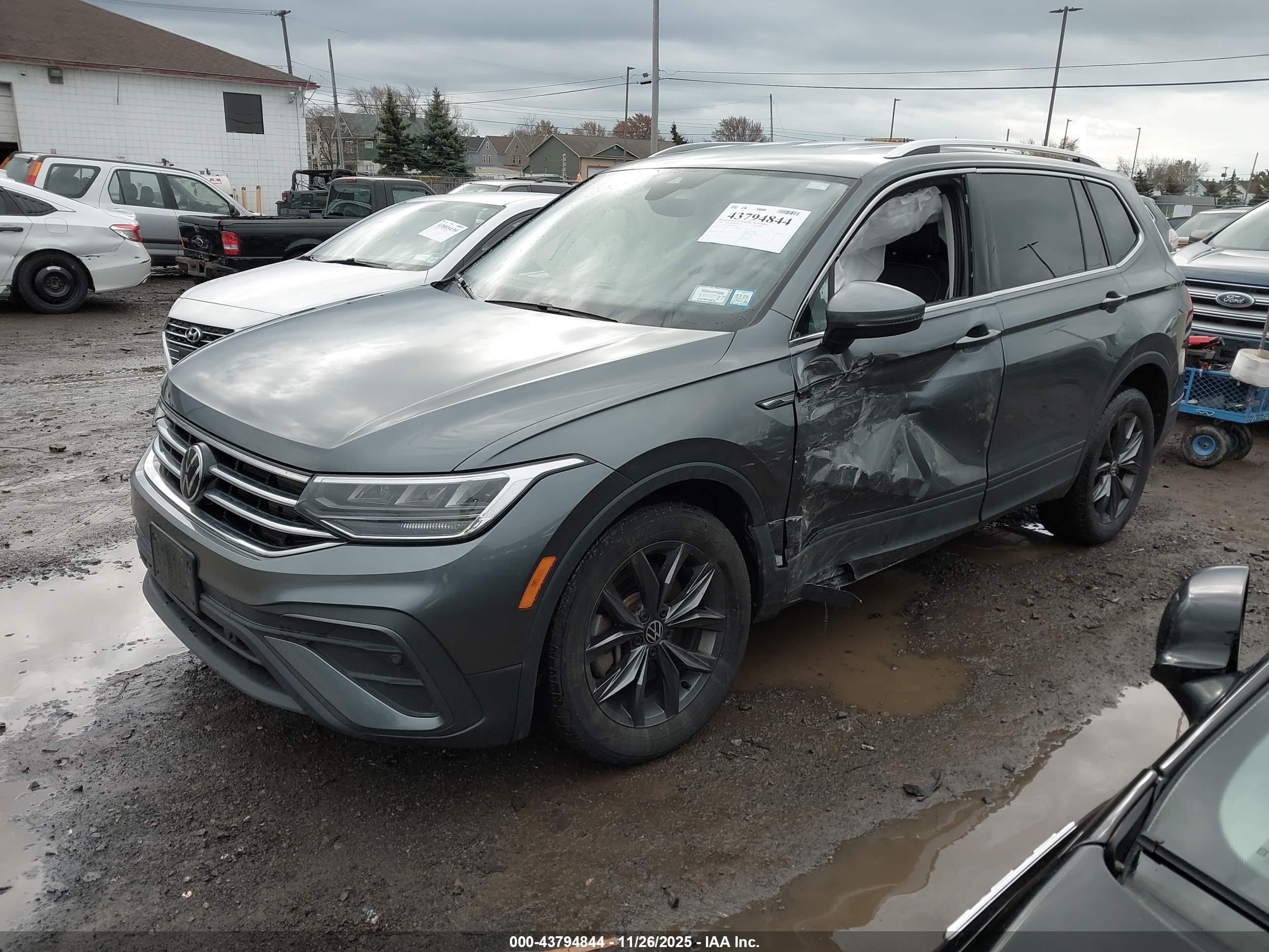 2024 Volkswagen Tiguan VIN 3VV2B7AX8RM019883 IAAI salvage auction — Side, Mv-907A (New York), sold $11,200 on 2026-09-09 (photo 2)