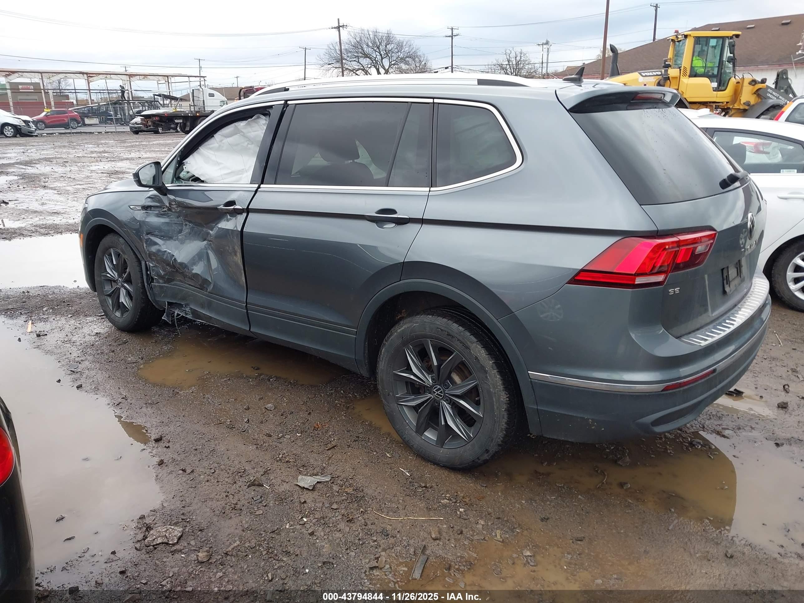 2024 Volkswagen Tiguan VIN 3VV2B7AX8RM019883 IAAI salvage auction — Side, Mv-907A (New York), sold $11,200 on 2026-09-09 (photo 3)